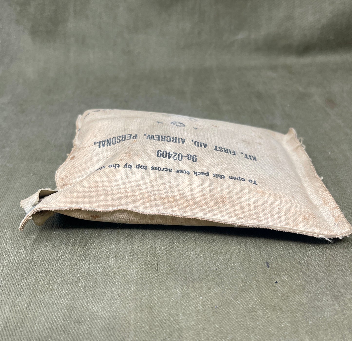 Israeli Galil magazine with five inert 5.56mm rounds — a perfect addition for collectors, reenactors, and display enthusiasts. This original military surplus magazine retains its authentic look and functional spring, cavity, and follower, but the included 5.56mm cartridges are inert for safe handling and display. Each round is clearly deactivated: no primer, no propellant, and permanently inert, making them legal collector’s items in many jurisdictions (check your local laws). The magazine shows honest wear