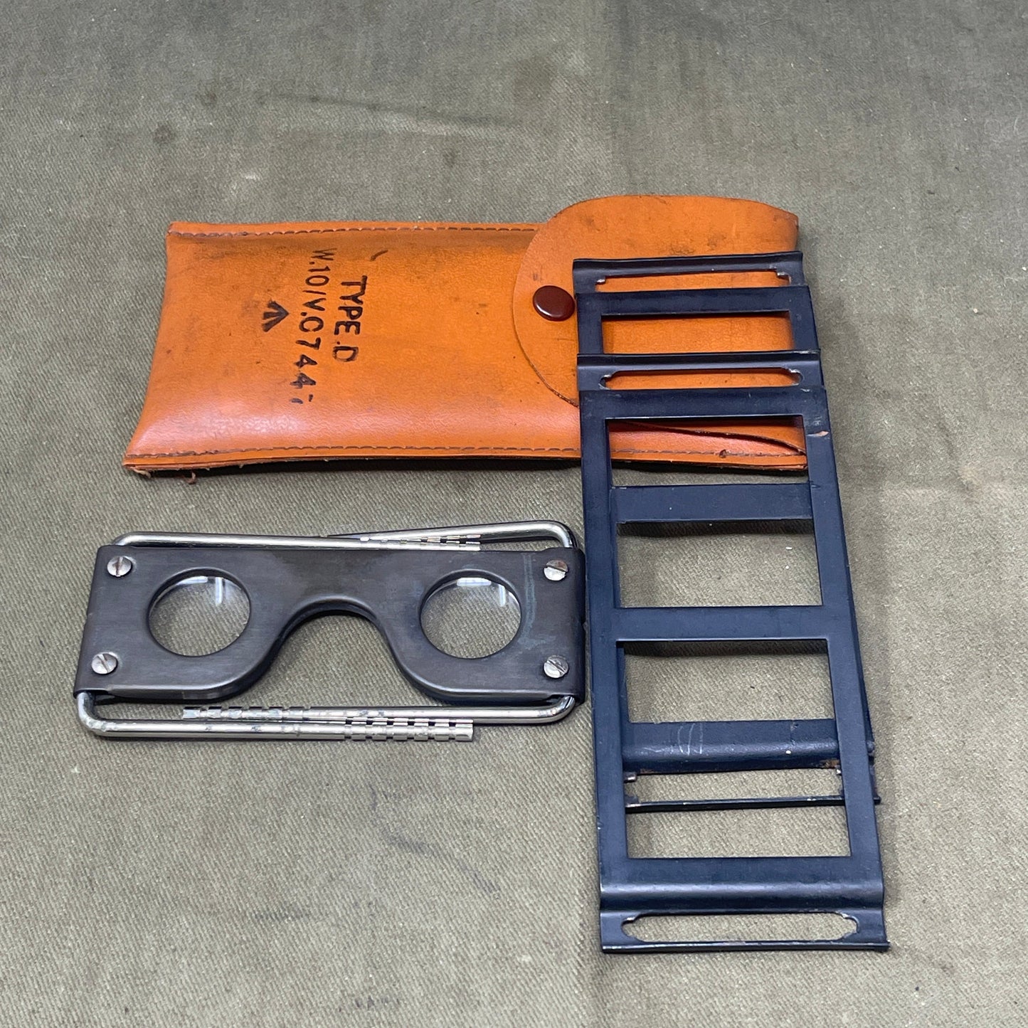 "Original WW2 Air Ministry Stereoscope, Type D β Stores Reference 14B/746 β Authentic Military Reconnaissance Equipment"