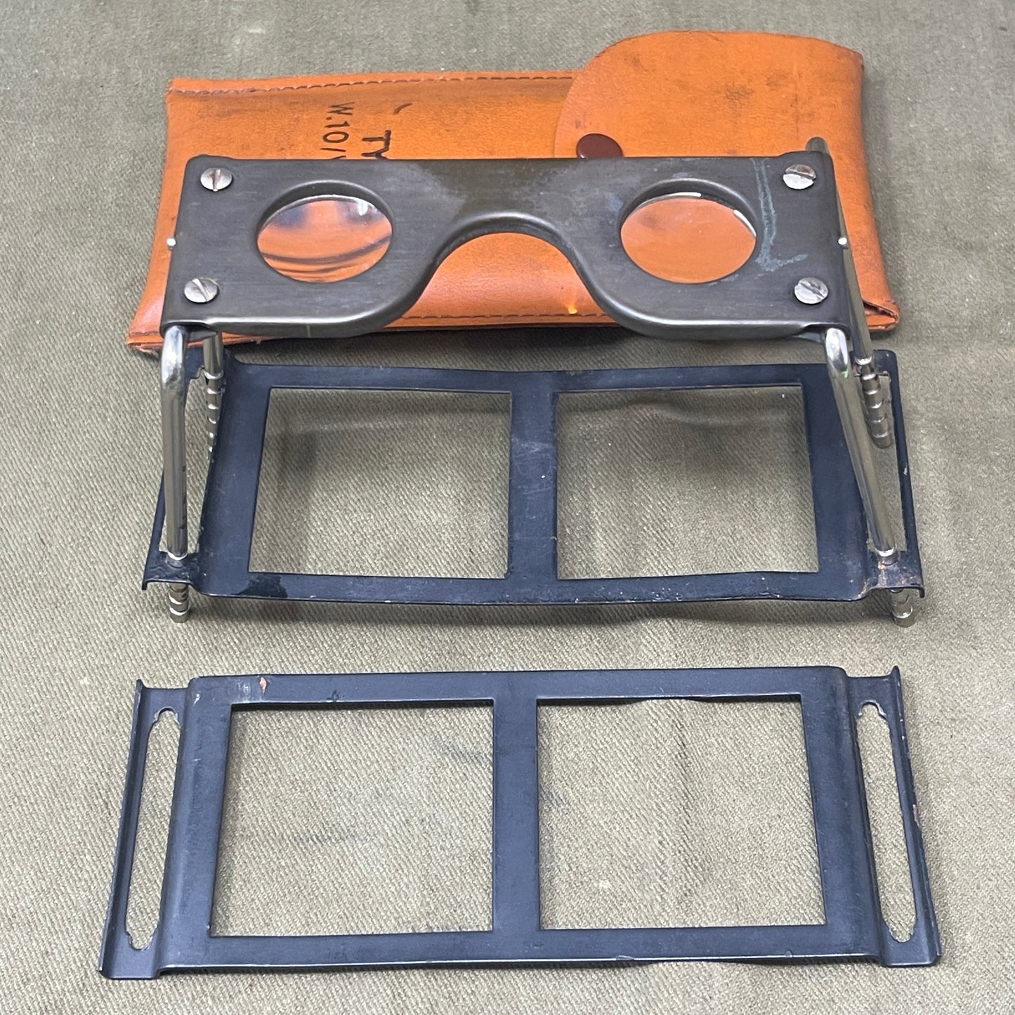 "Original WW2 Air Ministry Stereoscope, Type D β Stores Reference 14B/746 β Authentic Military Reconnaissance Equipment"