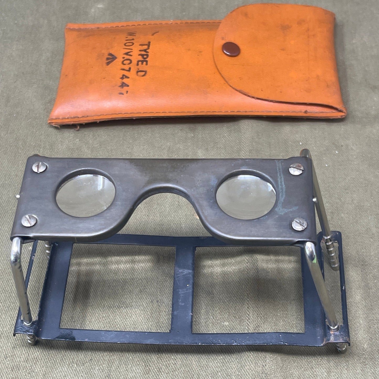 "Original WW2 Air Ministry Stereoscope, Type D β Stores Reference 14B/746 β Authentic Military Reconnaissance Equipment"