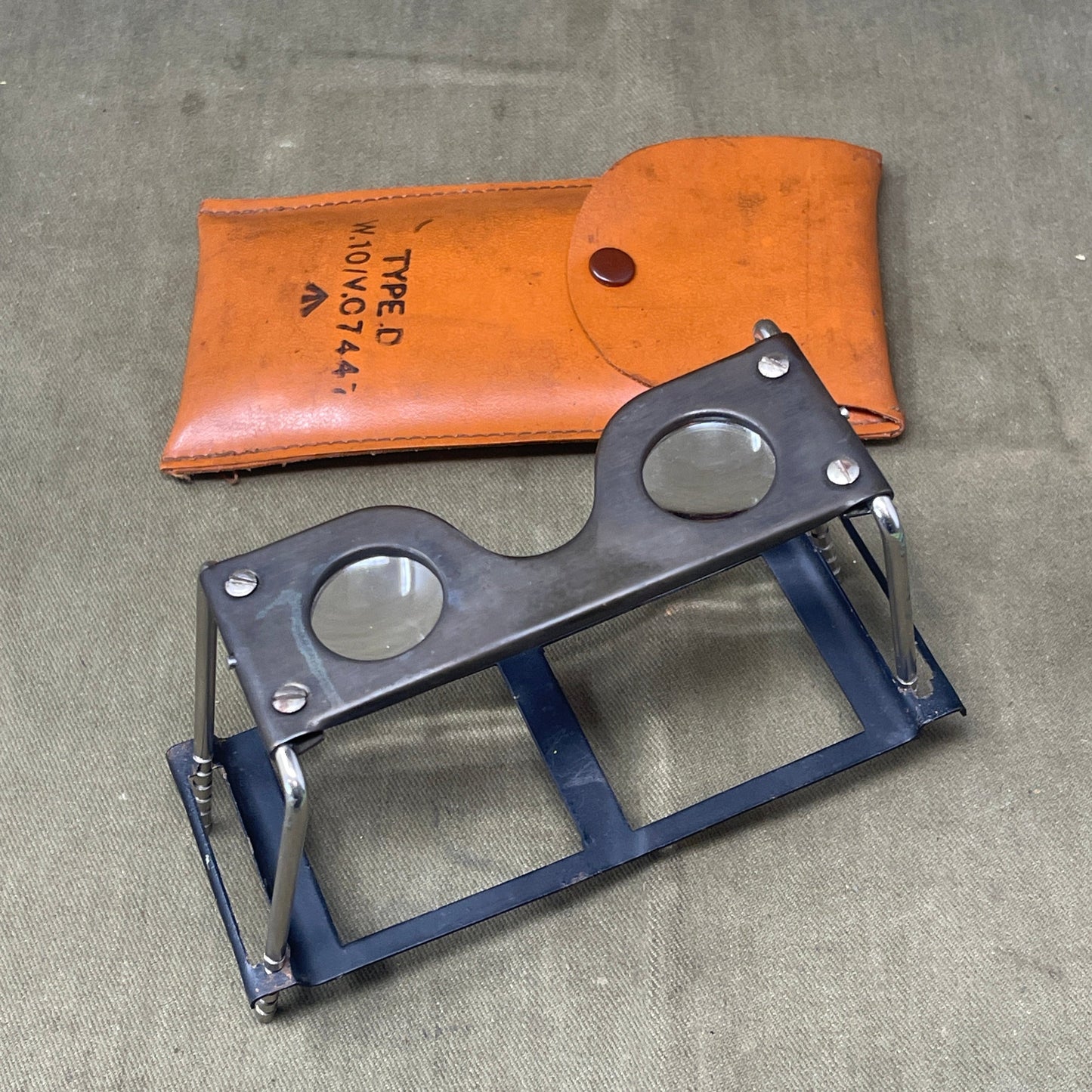 "Original WW2 Air Ministry Stereoscope, Type D β Stores Reference 14B/746 β Authentic Military Reconnaissance Equipment"