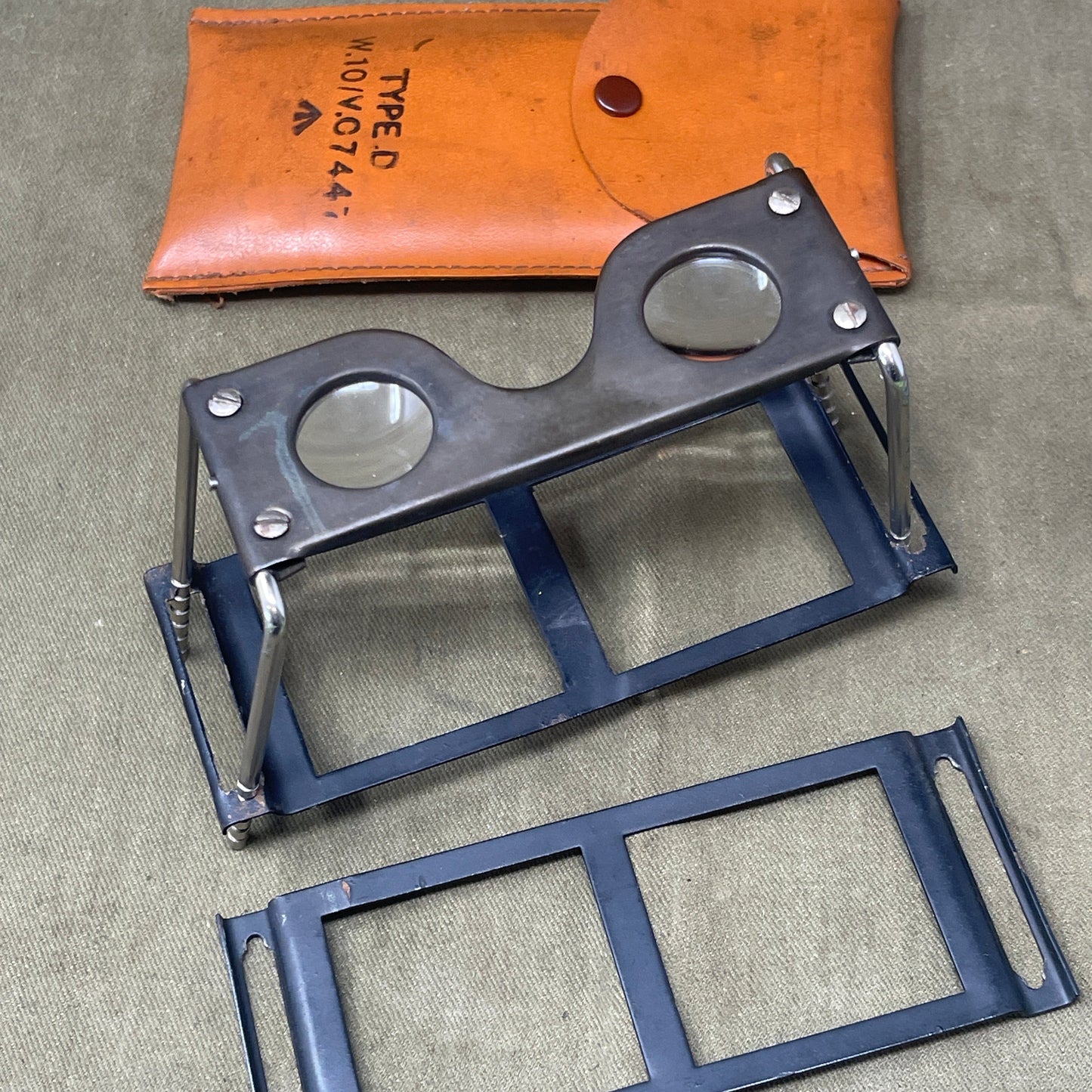 "Original WW2 Air Ministry Stereoscope, Type D β Stores Reference 14B/746 β Authentic Military Reconnaissance Equipment"