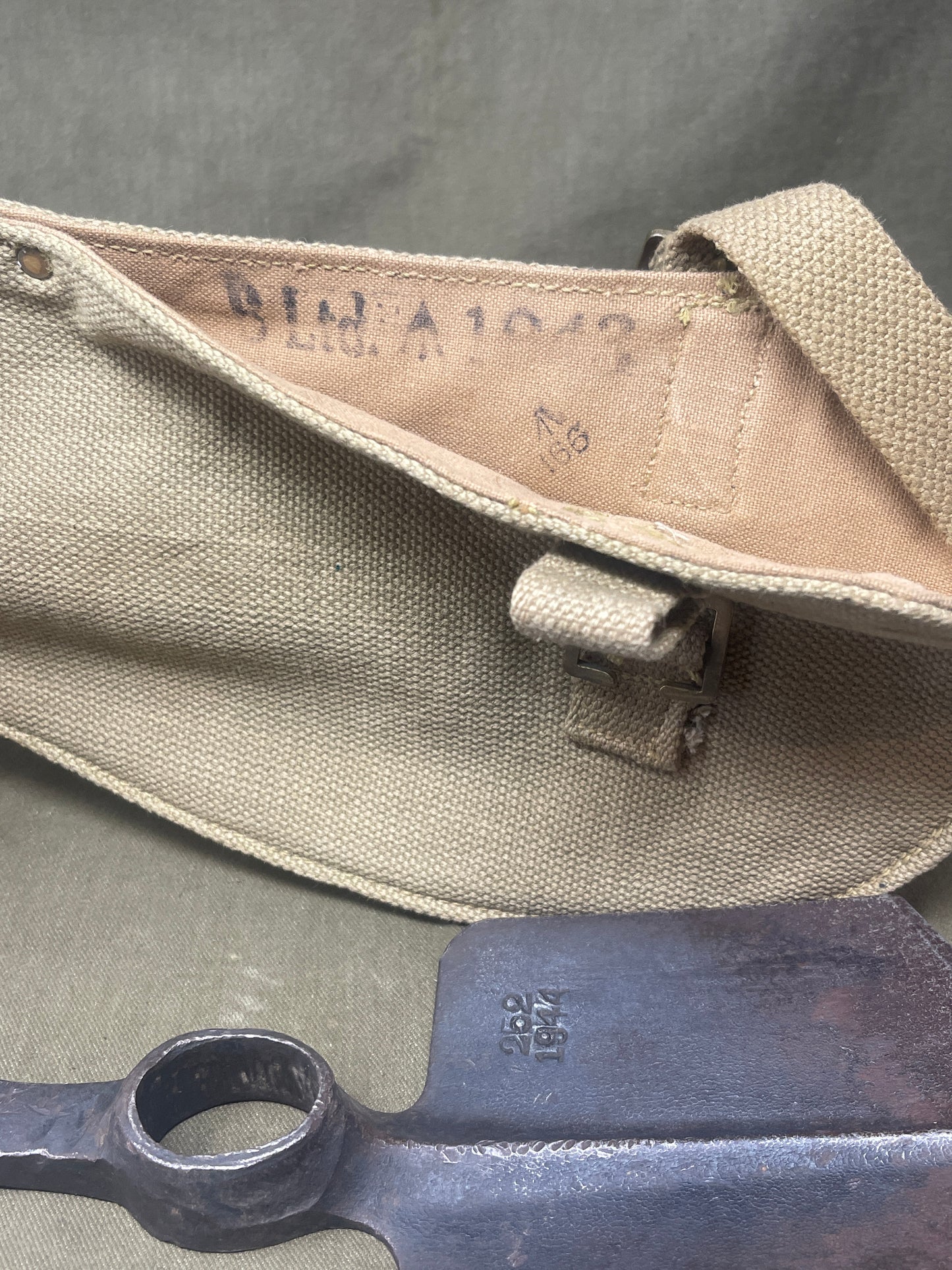 Original Complete 1937 Pattern Entrenching Tool & Carrier 1944 Dated