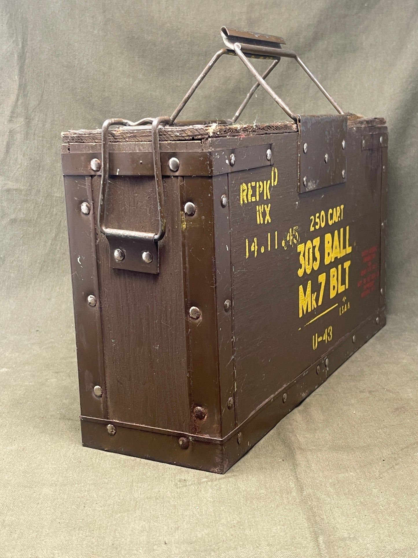 1 x South African Ammunition Box containing a 250 Rnd's 303 Vickers Machine Gun Belt