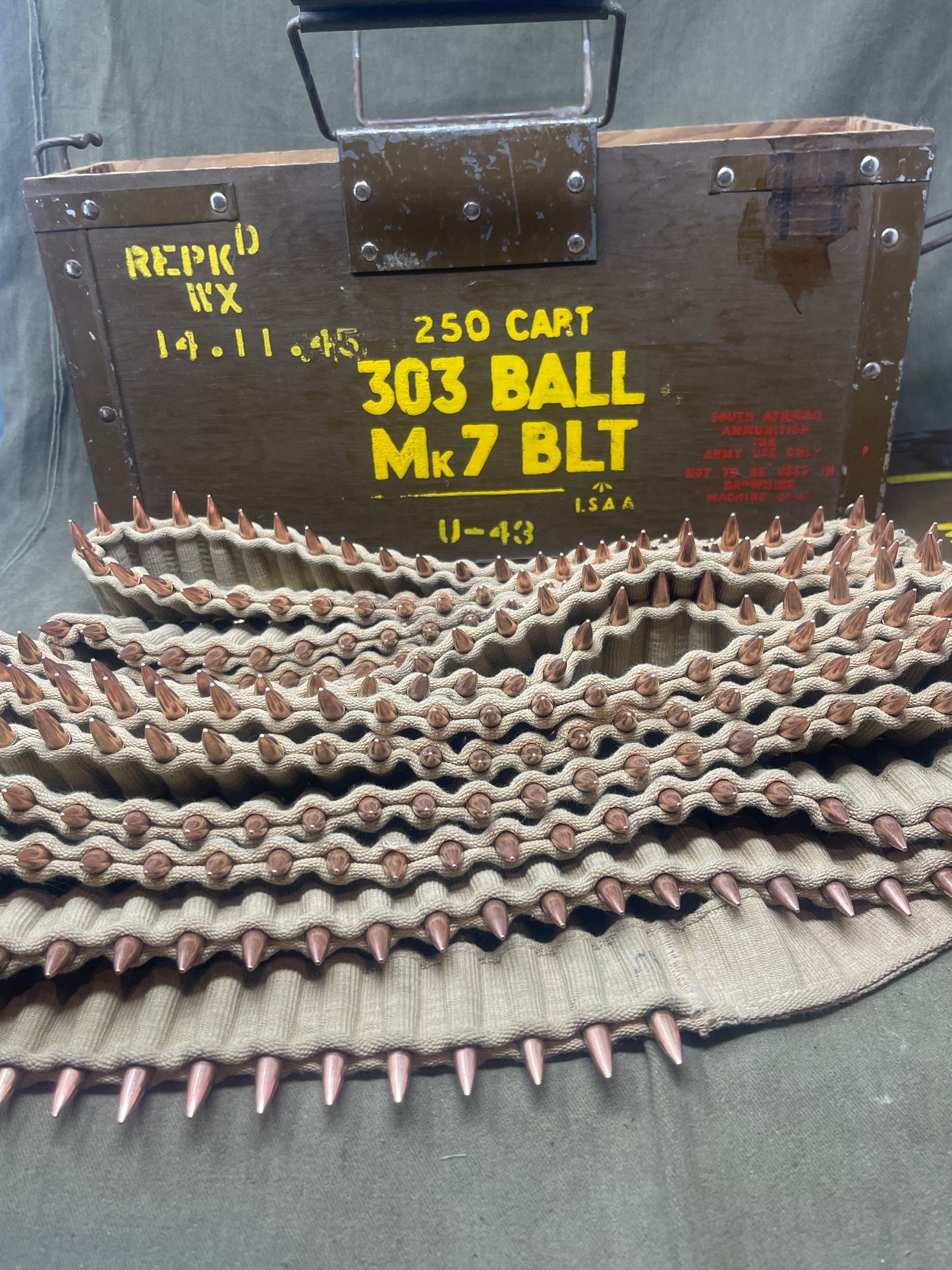 1 x South African Ammunition Box containing a 250 Rnd's 303 Vickers Machine Gun Belt