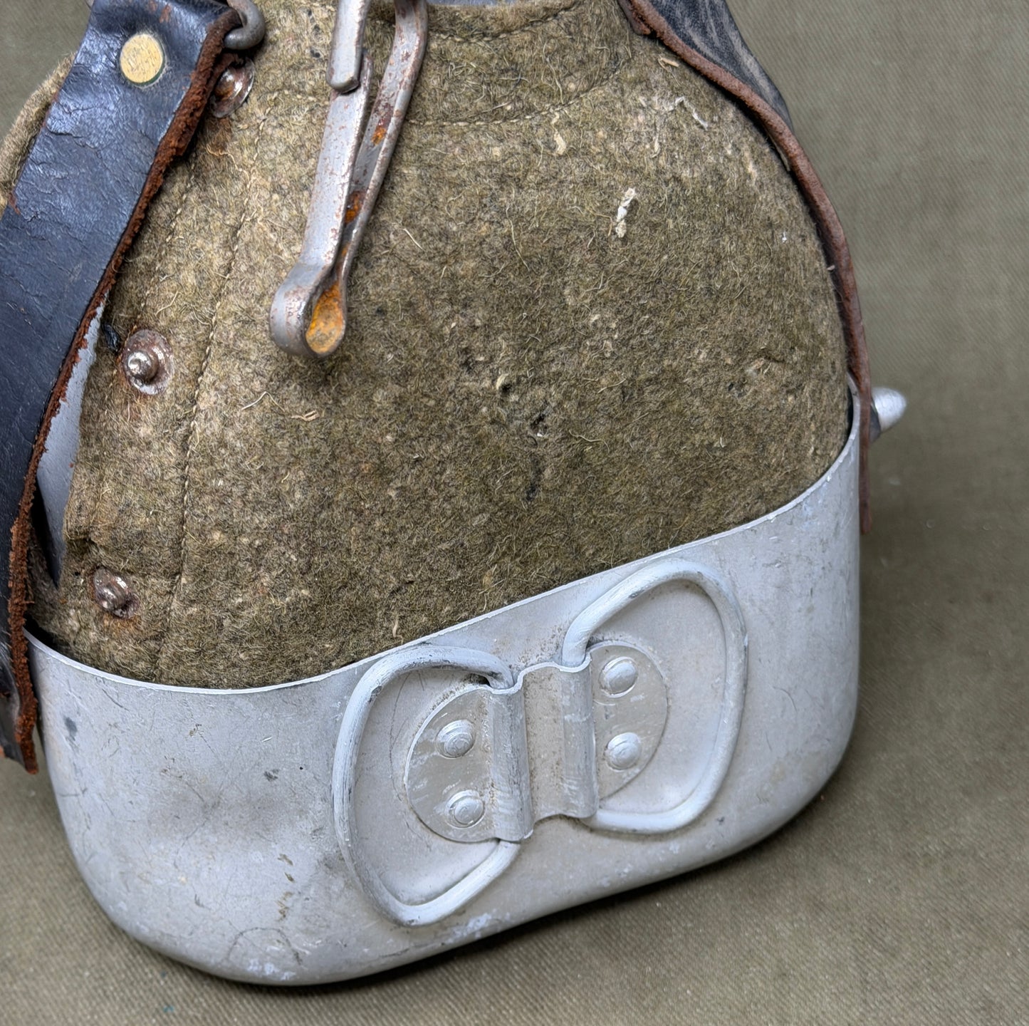 Original Spanish Army M1943 Canteen – Cantimplora Ejército Español M43
