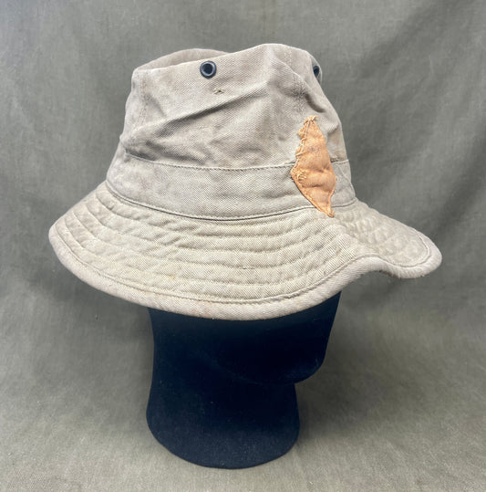 British  Army Khaki 1950's Jungle Hat with Unit Flash