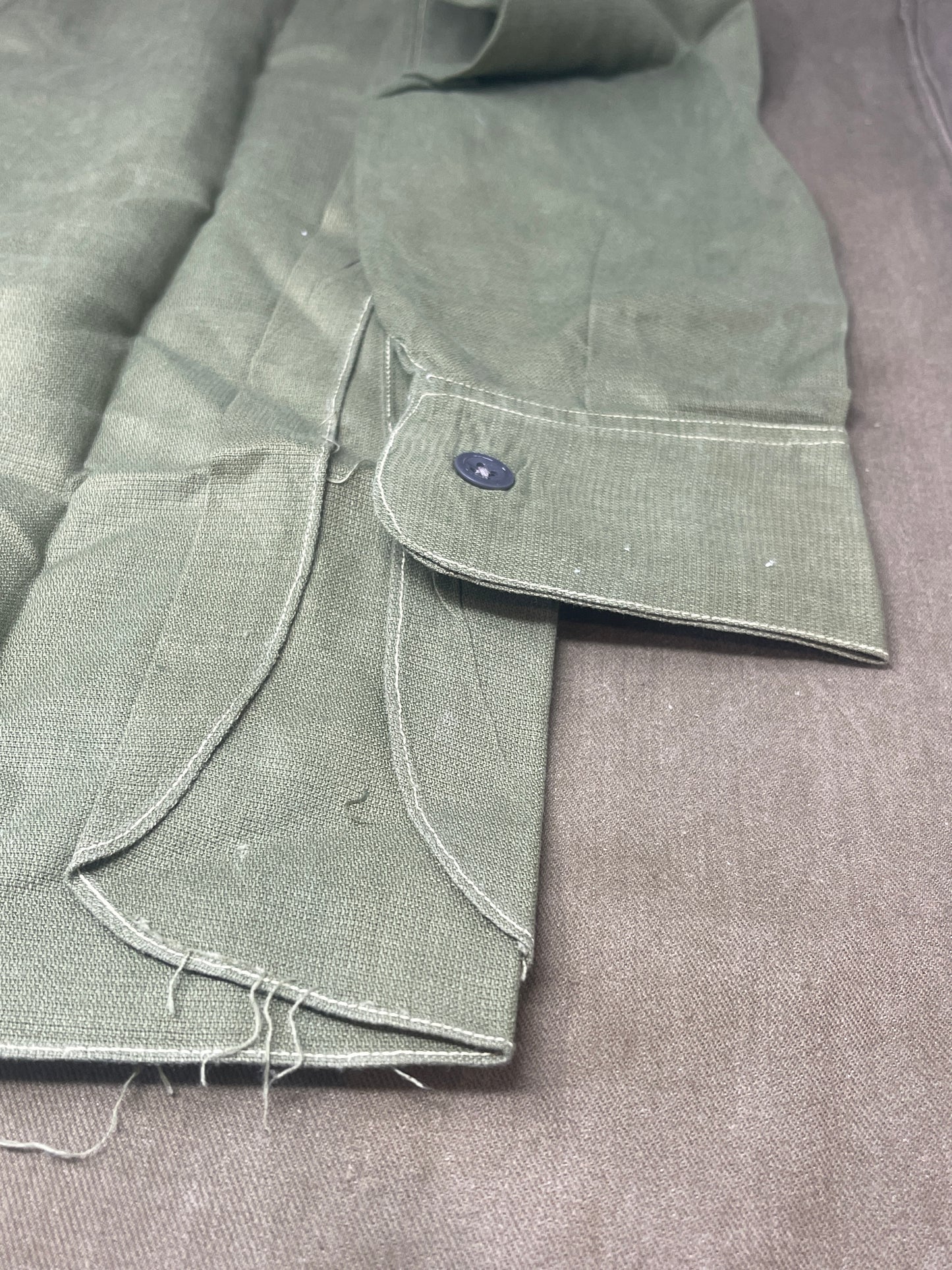 1950s British Army Jungle Green Shirt/Jacket β 48th Gurkha Division & Home Counties Brigade Badges (37β39" Chest)