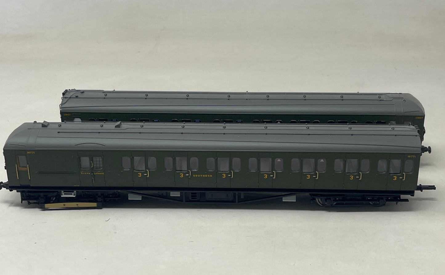 Hornby British Railway 2-BIL 2142