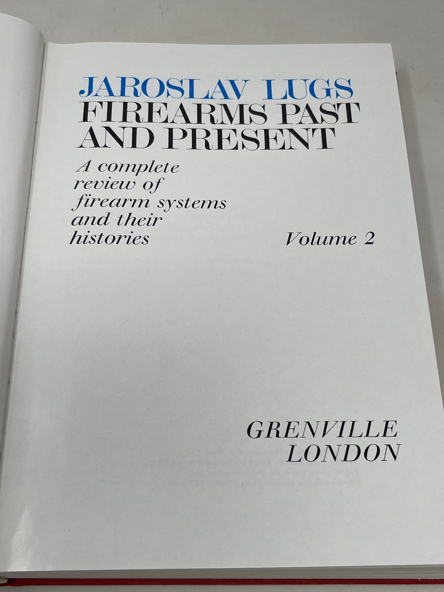 Firearms past and present. A complete review of firearm systems and their histories. Vol. 2: illustrated Hardcover β 1 Jan. 1973