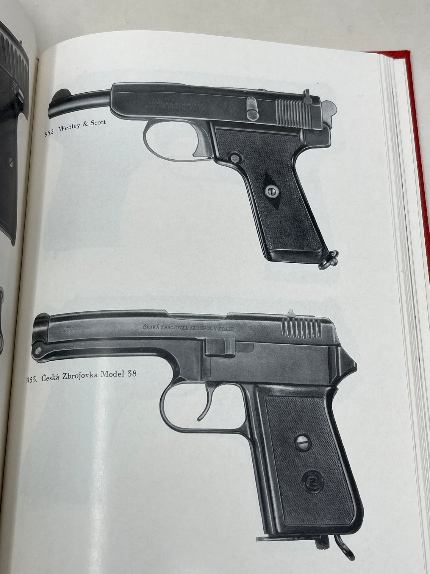 Firearms past and present. A complete review of firearm systems and their histories. Vol. 2: illustrated Hardcover β 1 Jan. 1973