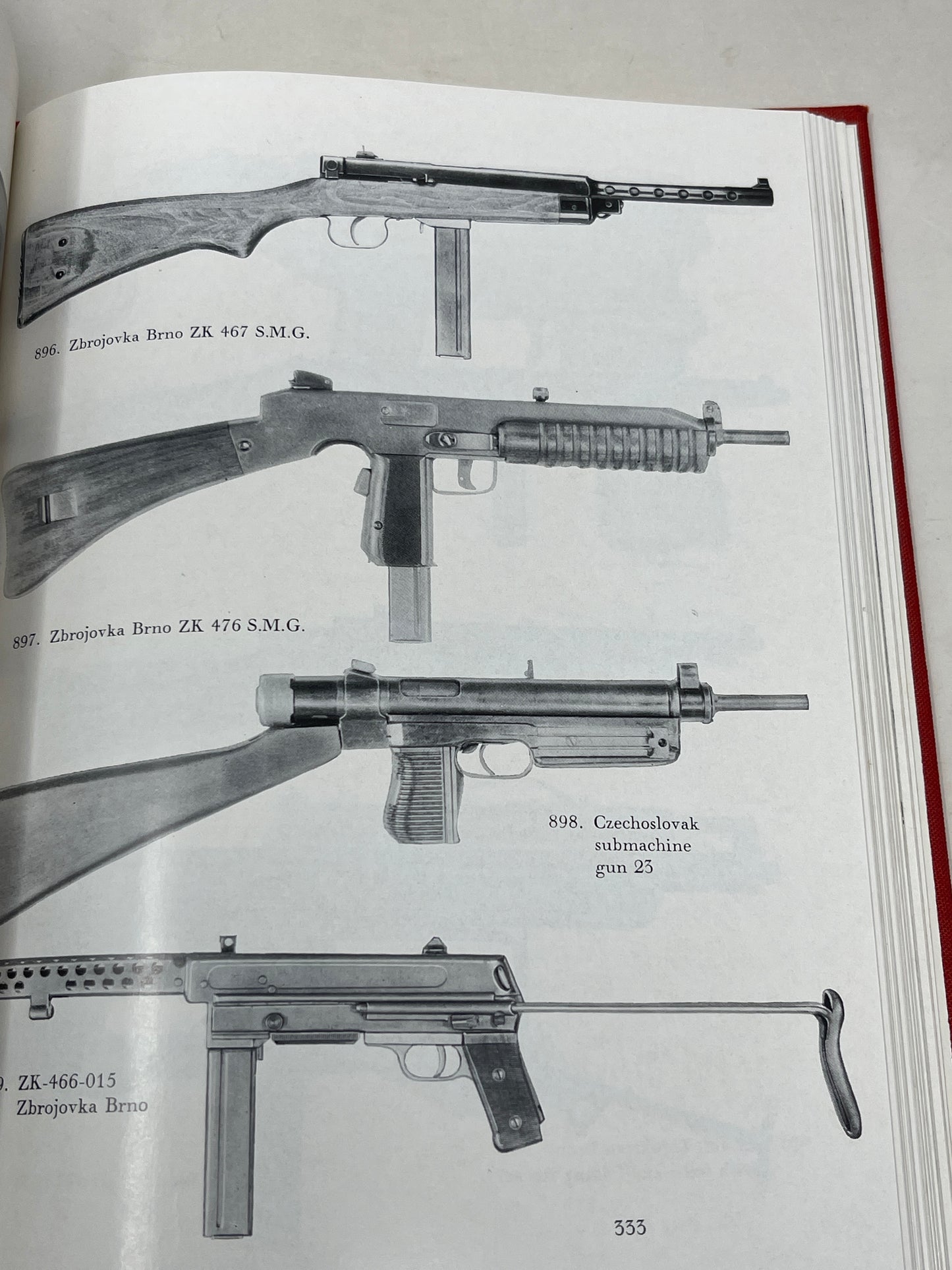 Firearms past and present. A complete review of firearm systems and their histories. Vol. 2: illustrated Hardcover β 1 Jan. 1973