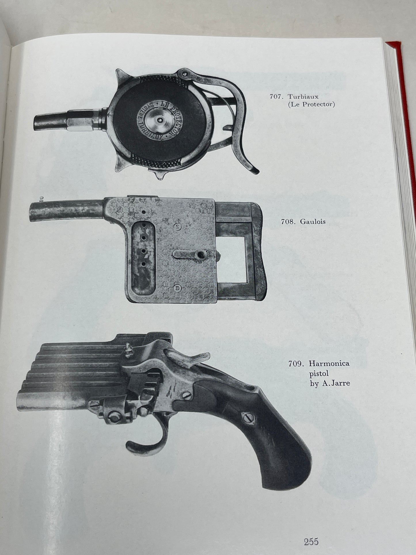 Firearms past and present. A complete review of firearm systems and their histories. Vol. 2: illustrated Hardcover β 1 Jan. 1973