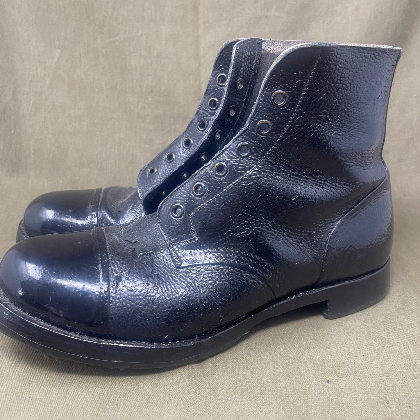 Original British Army Size 9 Pair of 1982 Dated Ammo Boots
