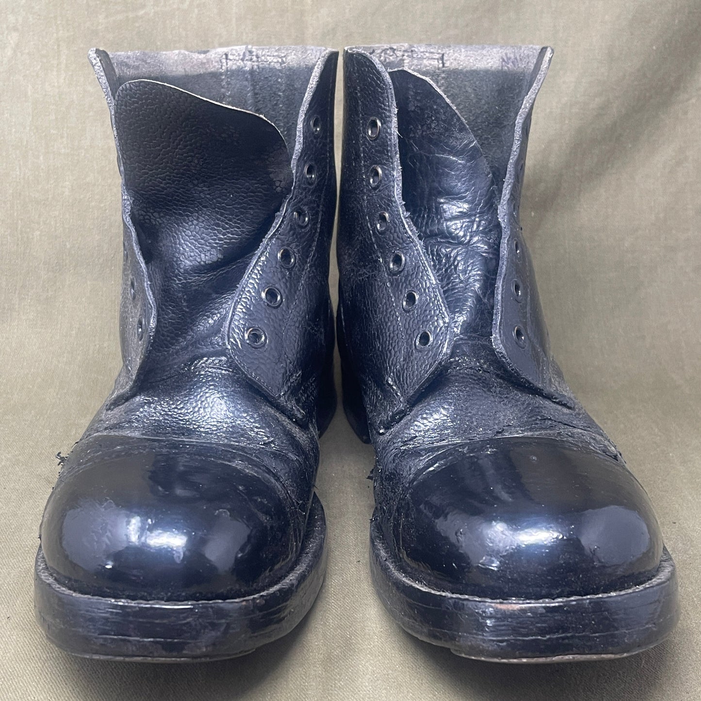 Original British Army Size 9 Pair of 1982 Dated Ammo Boots