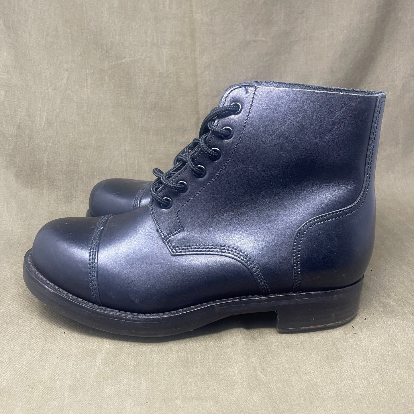 Original British Army Size 9 Pair of 1982 Dated Ammo Boots