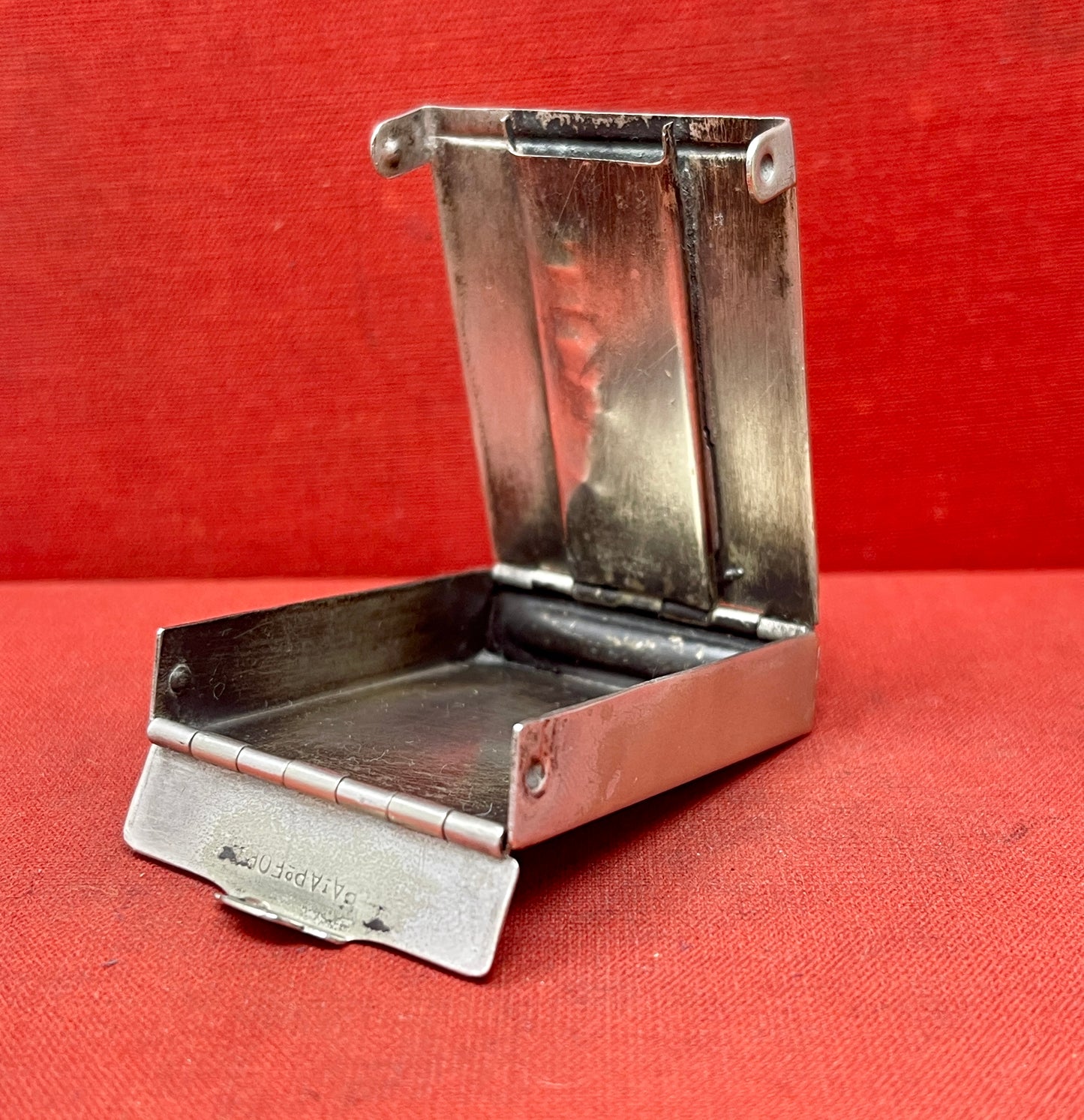 Add a touch of vintage charm to your collection with this original British brass hinged match holder, dating to the 1920s. Crafted from solid brass with a warm aged patina, it features a hinged lid and internal compartment designed to keep matches dry and ready for use. Compact and practical, it would have been a common pocket or travel item in the early 20th century. Ideal for collectors of antique smoking accessories, vintage EDC items, or brassware. A beautiful and functional relic from post-WWI Britain,