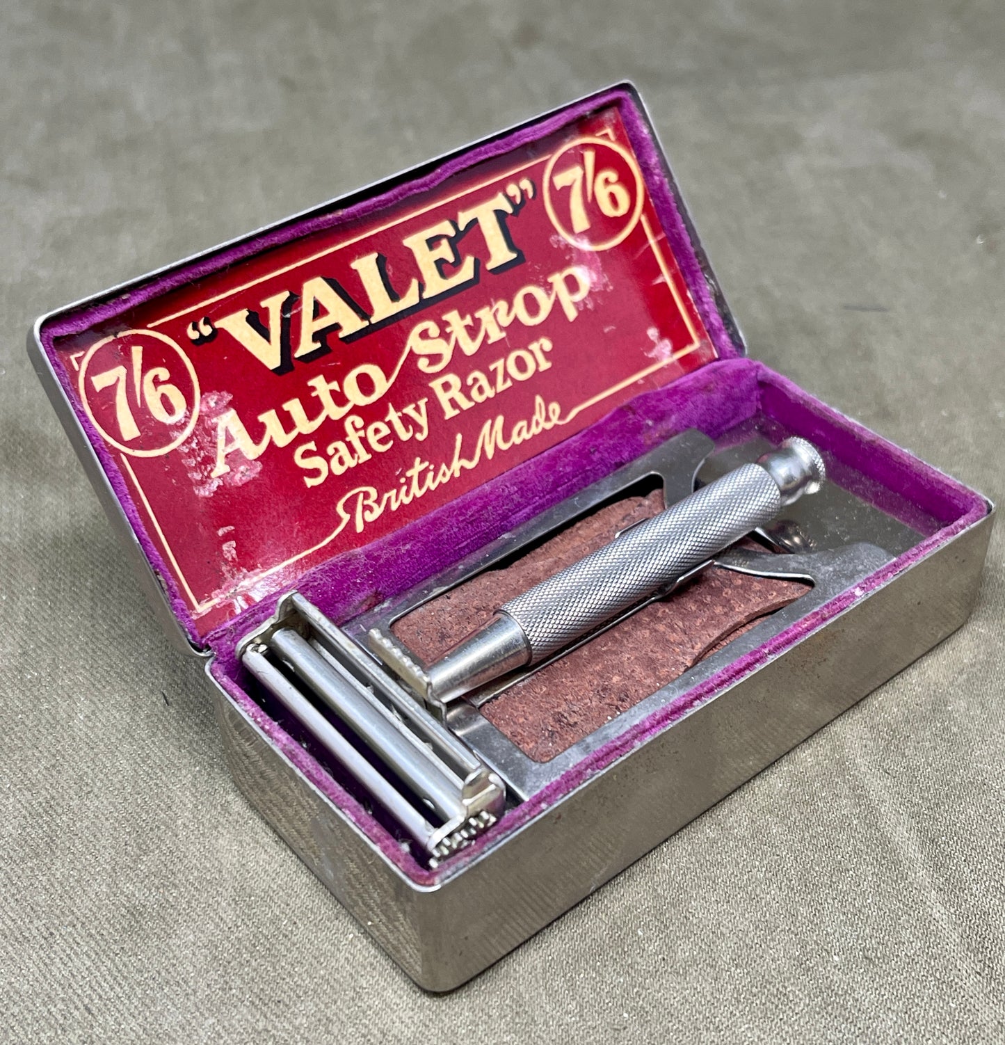 Cased Vintage Valet Auto-Strop Razor – Excellent Condition Shaving Collectible