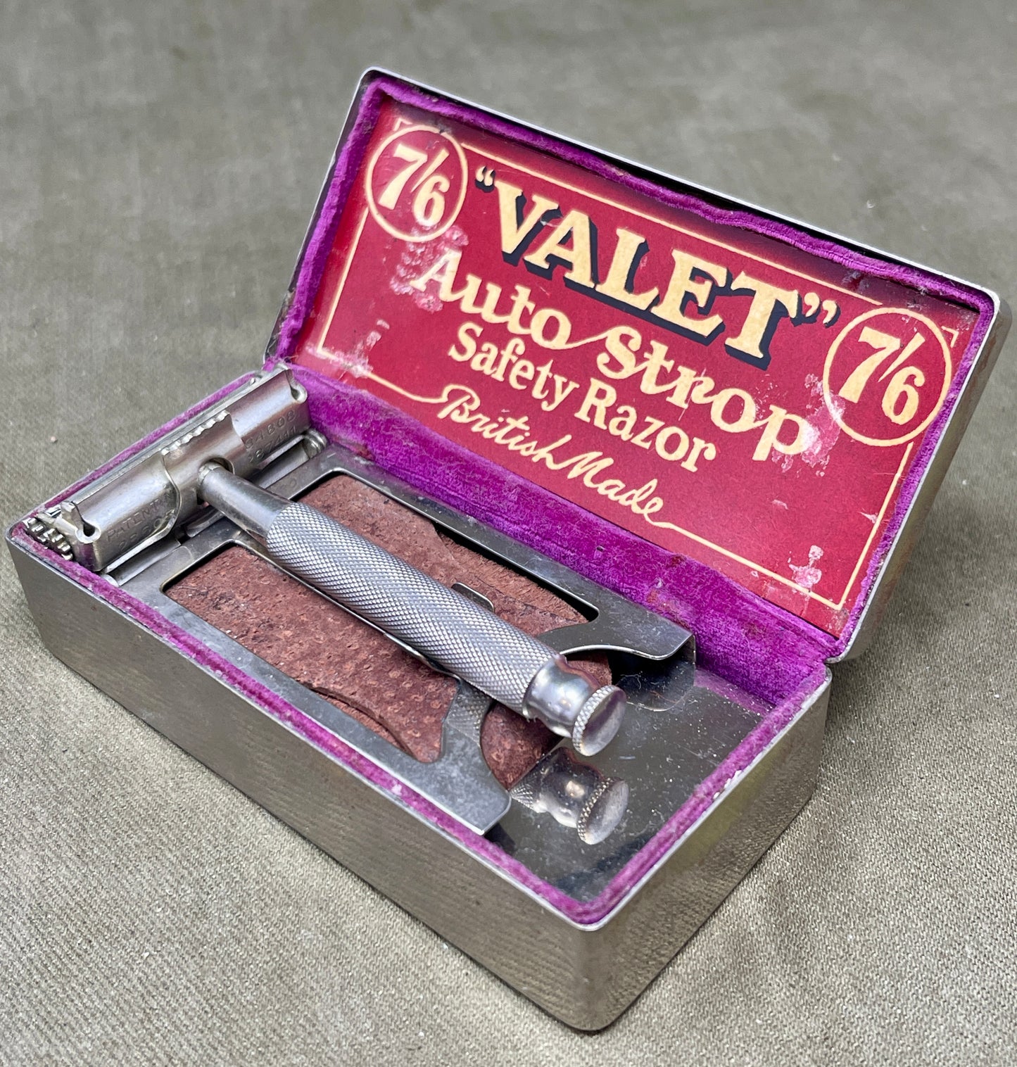 Cased Vintage Valet Auto-Strop Razor – Excellent Condition Shaving Collectible