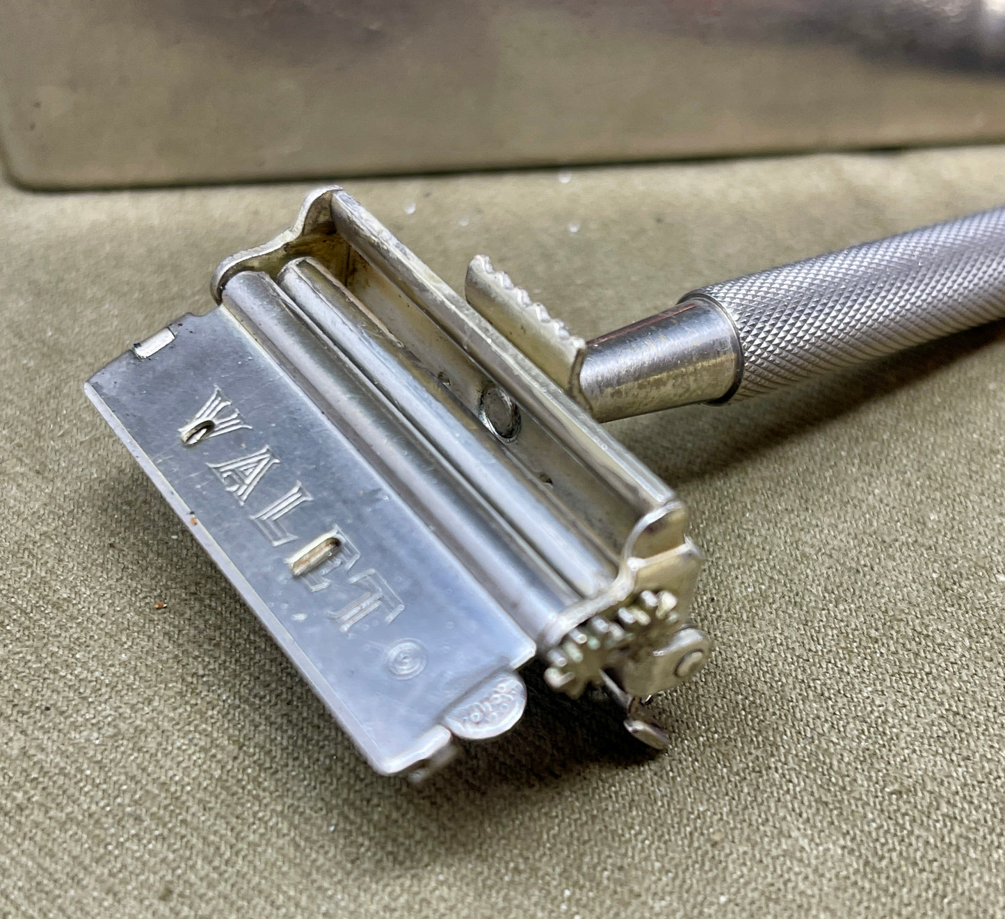 Cased Vintage Valet Auto-Strop Razor – Excellent Condition Shaving Collectible
