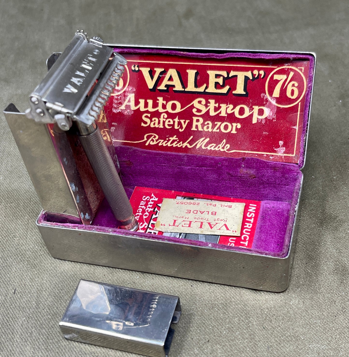 Cased Vintage Valet Auto-Strop Razor – Excellent Condition Shaving Collectible