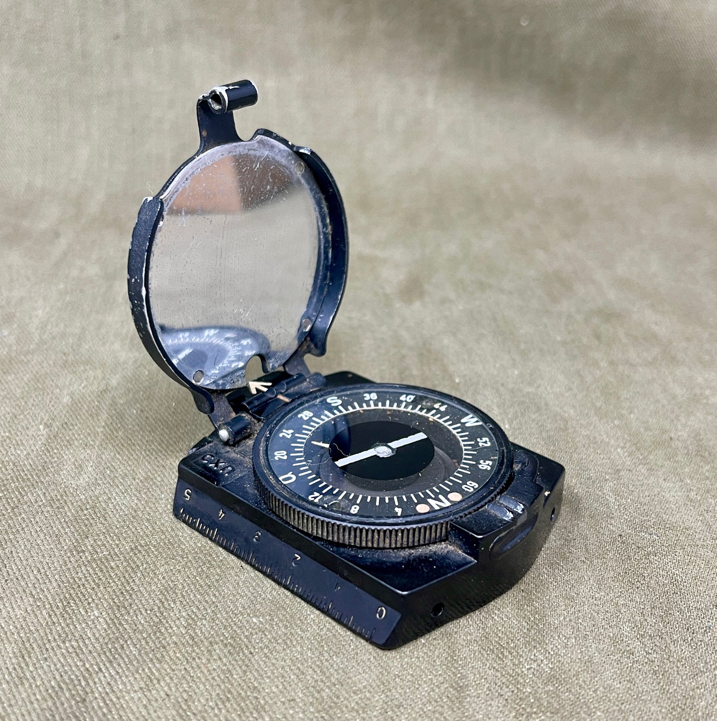 WW2 German Wehrmacht Bakelite Marching Compass – Marked CXN, Original Military Issue