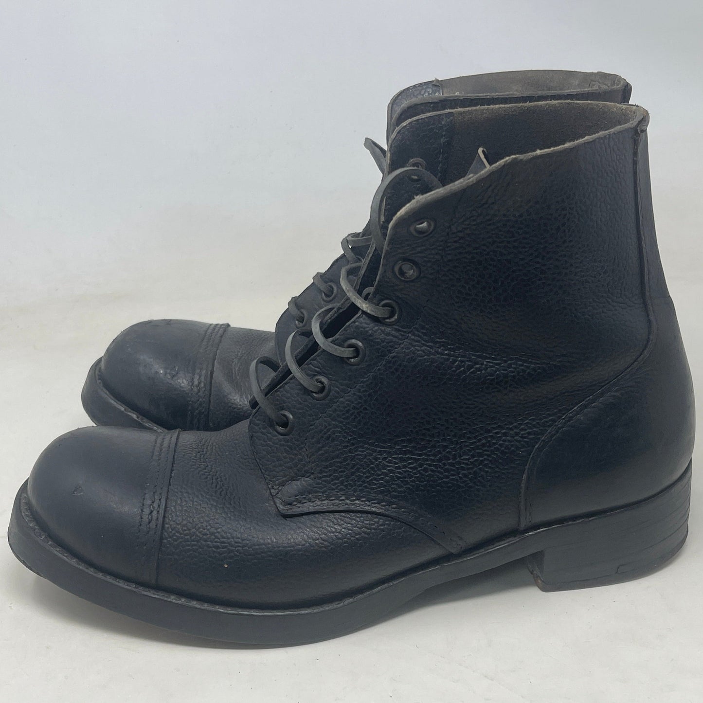 British Army Size 8 Pair of 1943 Dated Ammo Boots