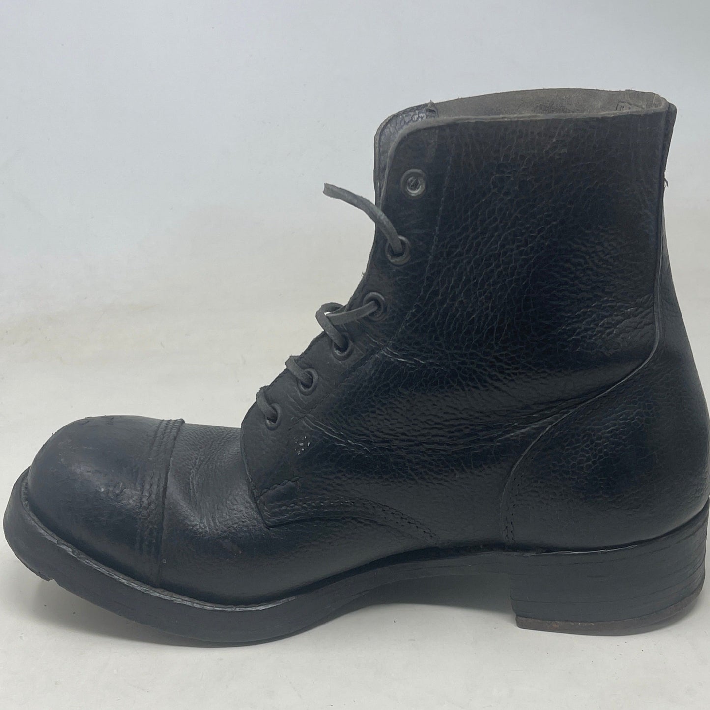 British Army Size 8 Pair of 1943 Dated Ammo Boots