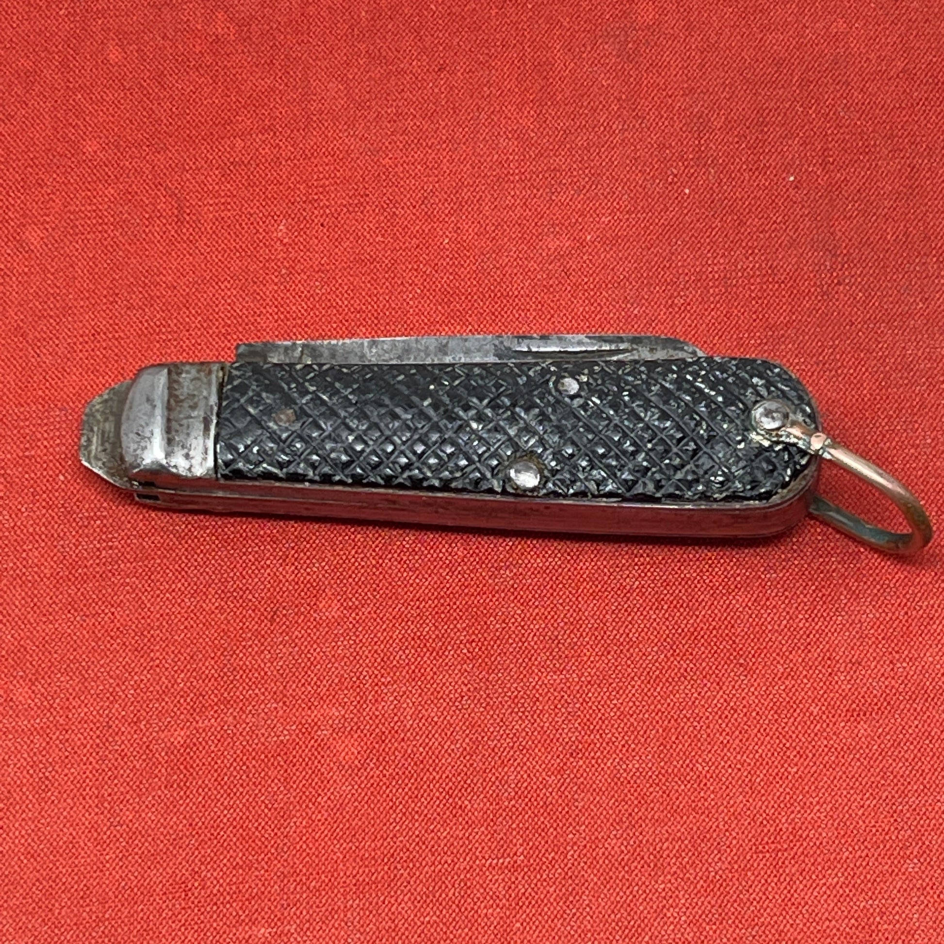 A nice example of a British Jack Knife, dated 1940  The blades are in good condition, the chequered Bakelite grip is intact and all the blades lock and close as they should. The steel can opener is in good condition