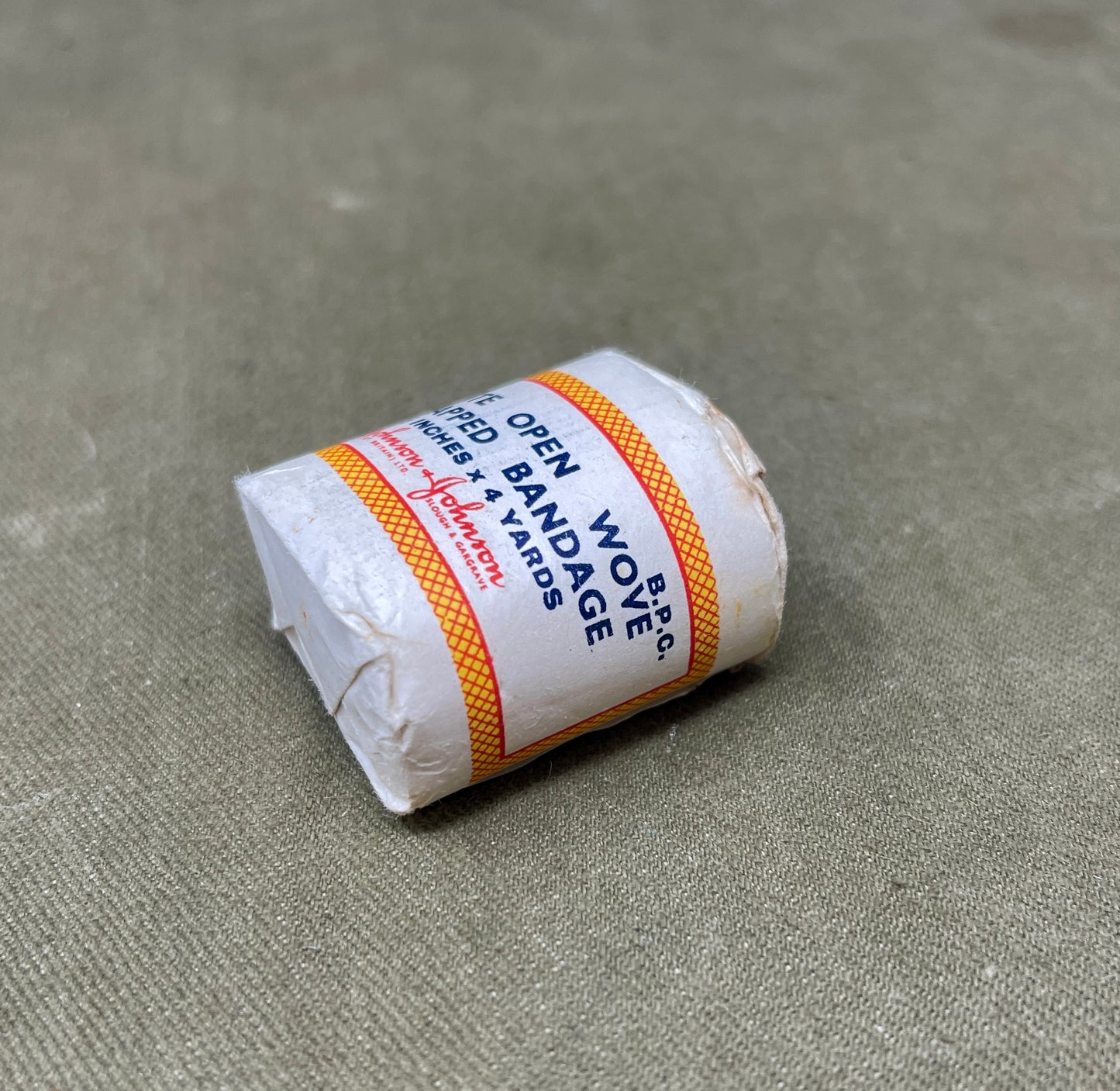 WWII White Open Wove Bandage 1½in x 4yds – Johnson & Johnson
