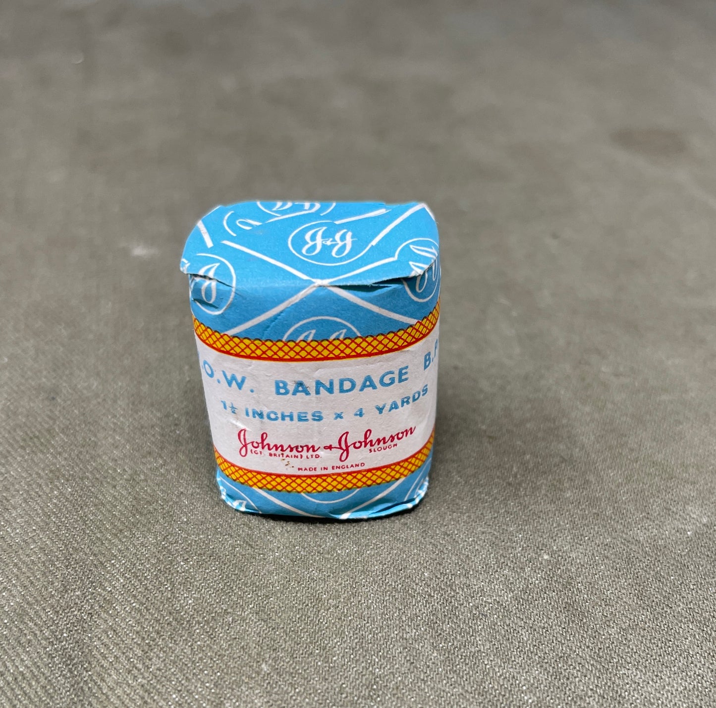 W.OW Bandage B.P.C 1 1/2 Inches x 4 Yards by Johnson & Johnson