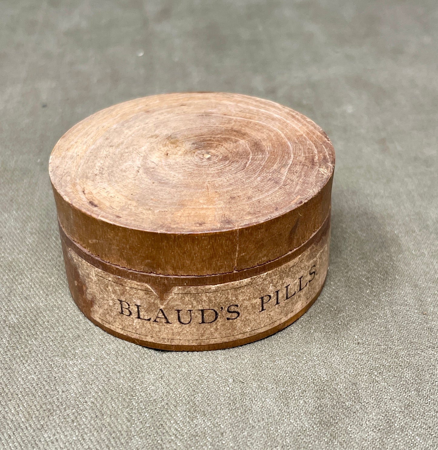 Vintage Wooden Medicine Container – “Blauds Pills” Marked Lid & Body