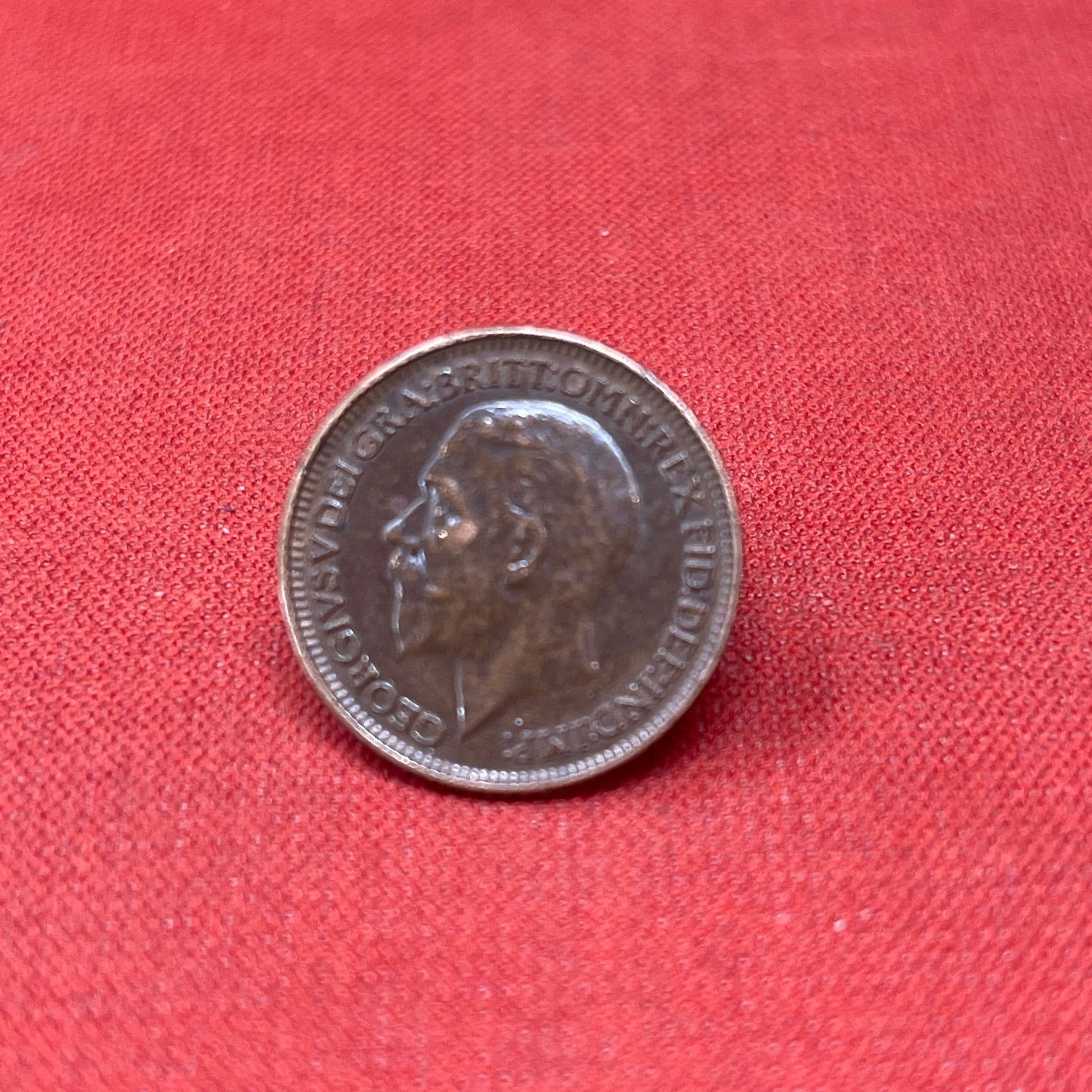 Discover the King George V Farthing, minted from 1911 to 1936. Featuring the iconic Britannia design and King George V's portrait, these historic bronze coins are perfect for collectors and history enthusiasts.