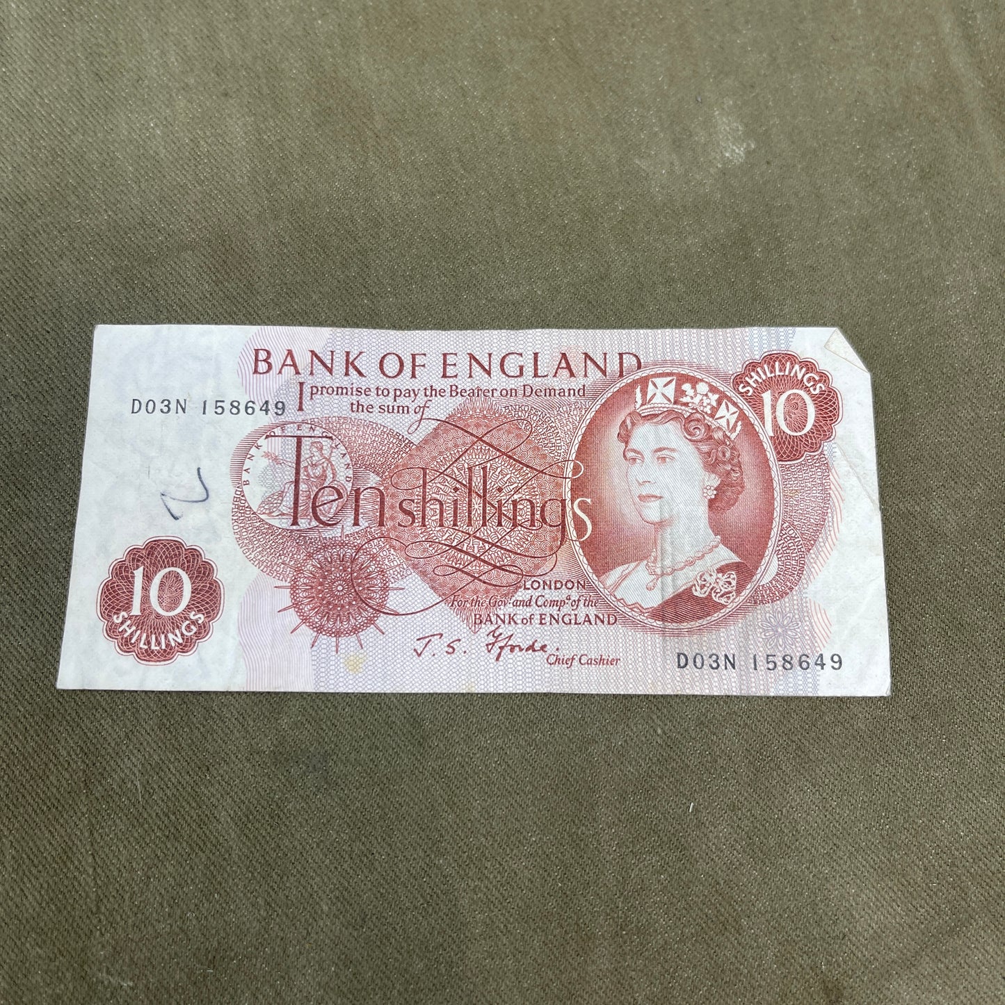 This selection features original Bank of England 10 Shilling notes signed by J.S. Fforde, catalogued as Dugg B309 in the English banknote series. Issued between 1967 and 1970, these notes are iconic pieces of British pre-decimal currency, bearing the classic Britannia design and red-brown colouring. Each note in this lot is in circulated (used) condition, showing varying degrees of wear, creasing, and edge softening typical of handling and circulation. Despite this, the notes remain clear and legible, with