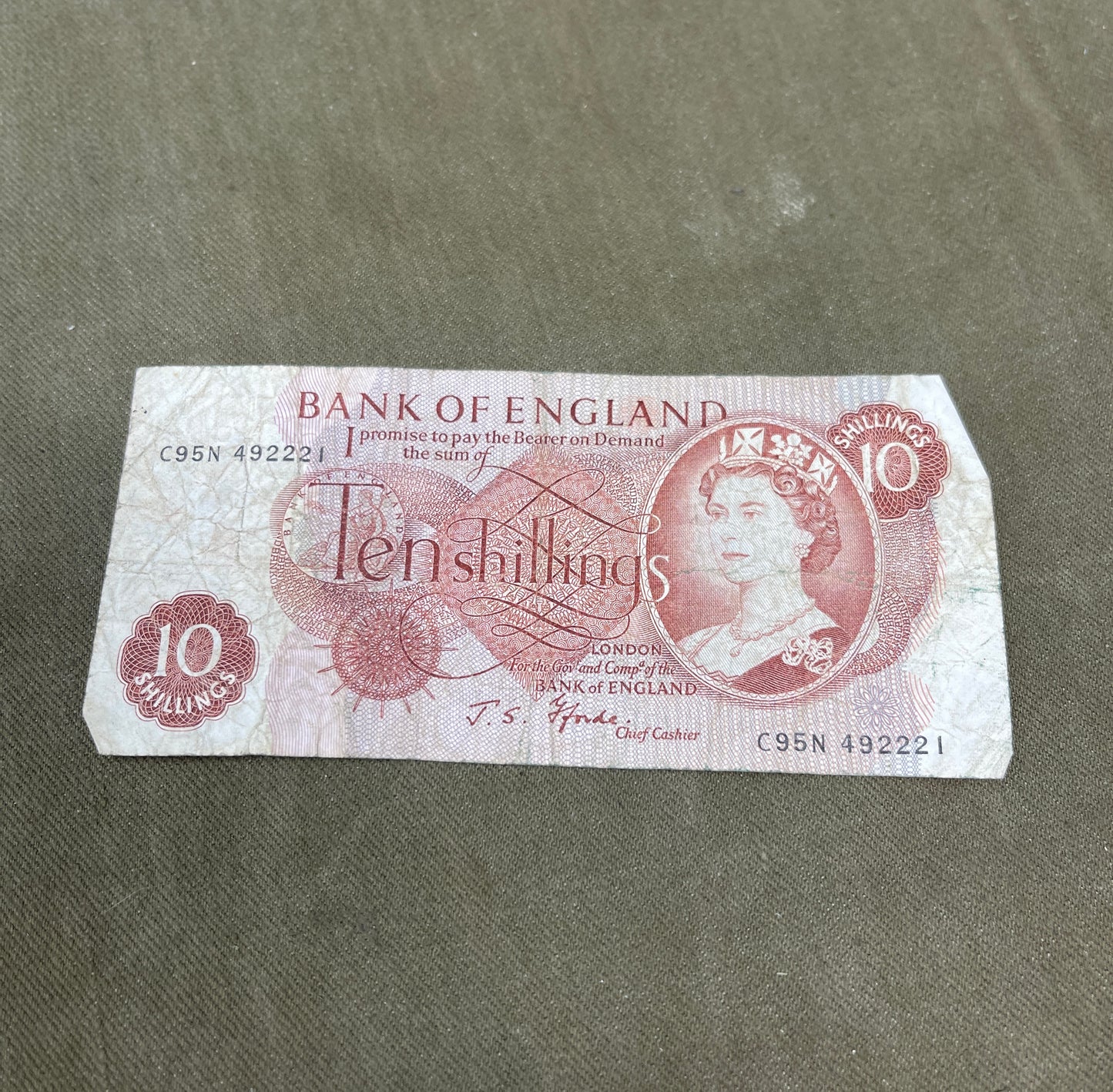 This selection features original Bank of England 10 Shilling notes signed by J.S. Fforde, catalogued as Dugg B309 in the English banknote series. Issued between 1967 and 1970, these notes are iconic pieces of British pre-decimal currency, bearing the classic Britannia design and red-brown colouring. Each note in this lot is in circulated (used) condition, showing varying degrees of wear, creasing, and edge softening typical of handling and circulation. Despite this, the notes remain clear and legible, with