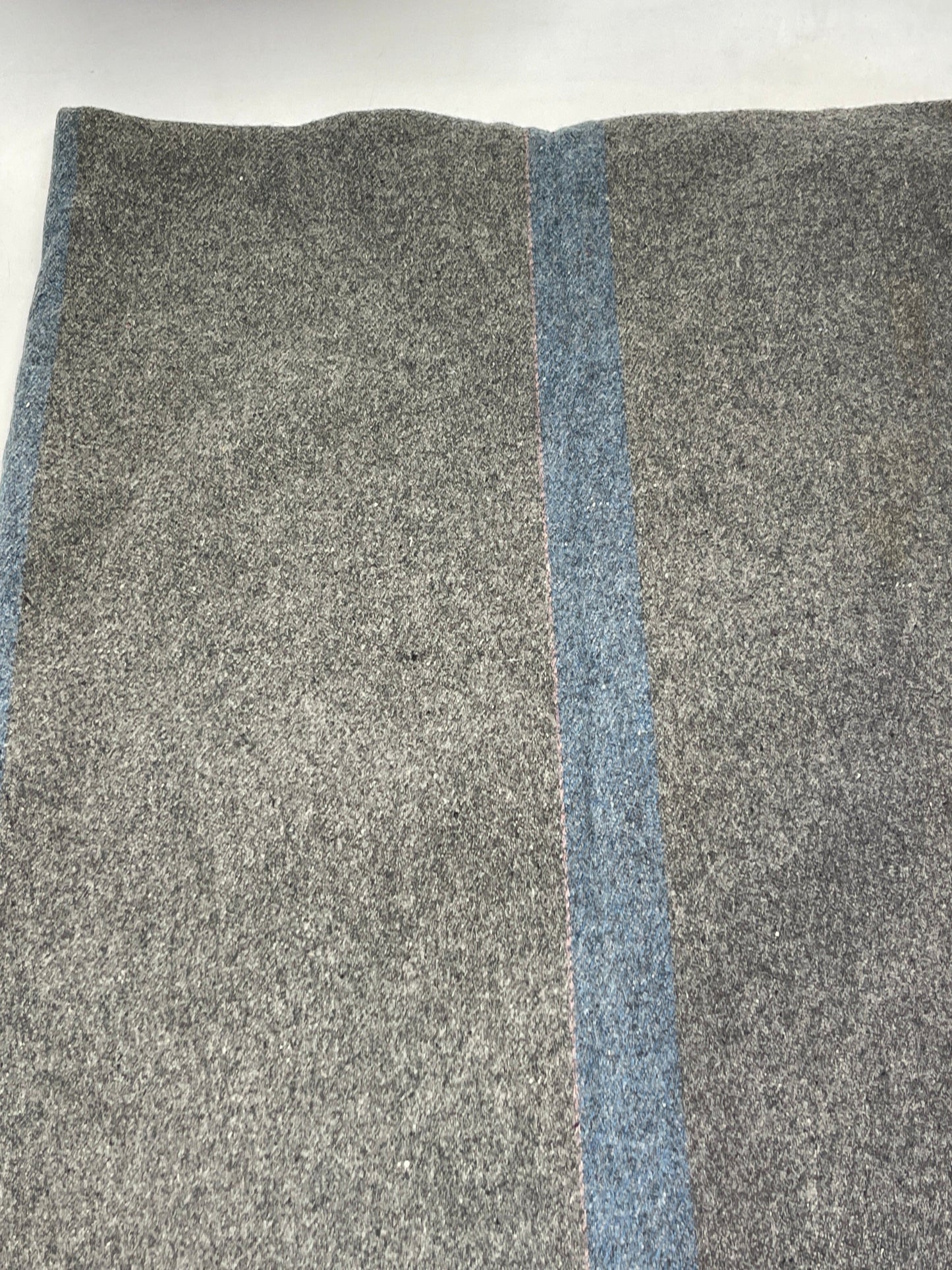 close up image of 1944 Dated Australian Army Blanket N85 blue stripe