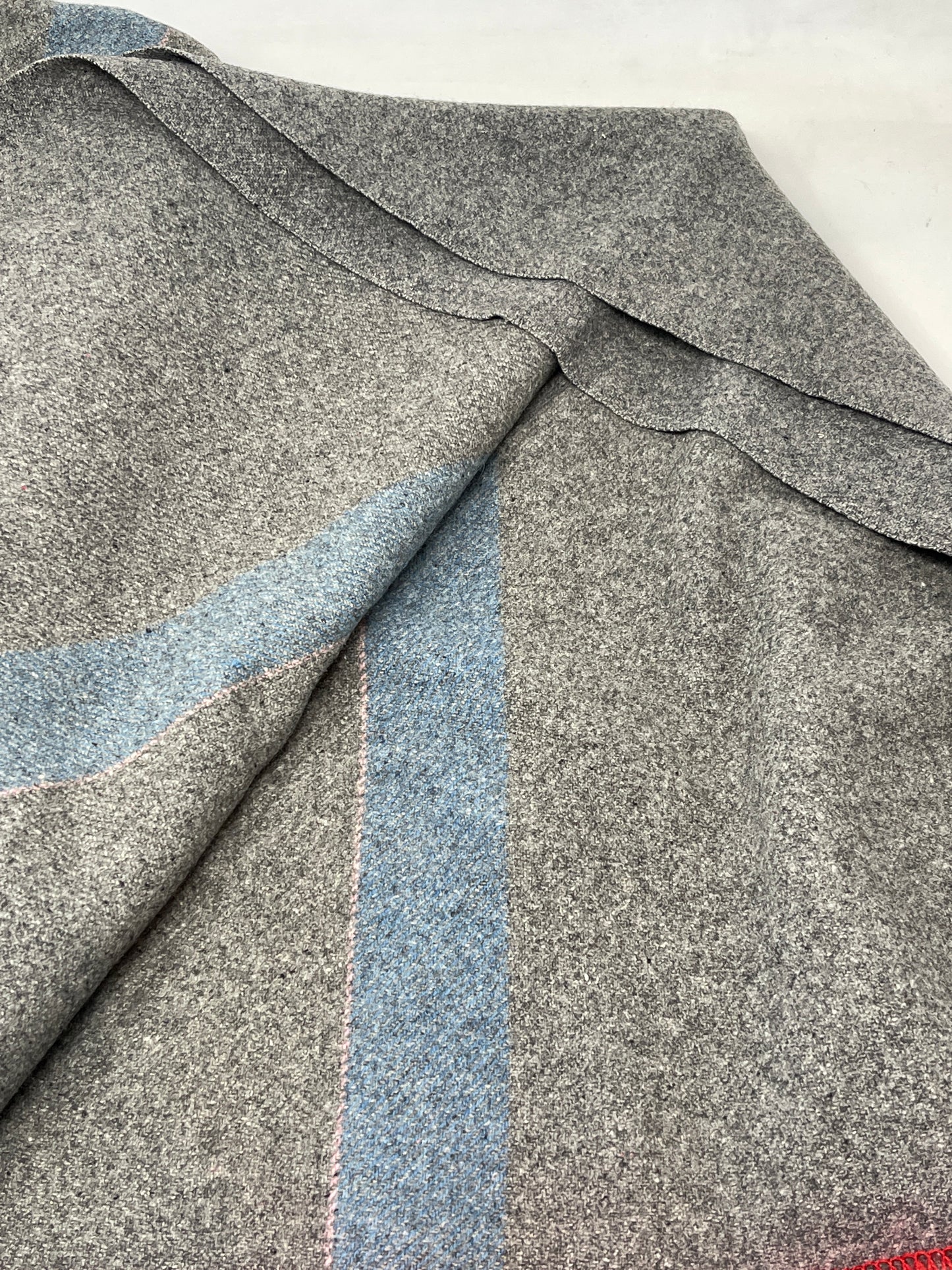 close up image of 1944 Dated Australian Army Blanket N85 blue stripe