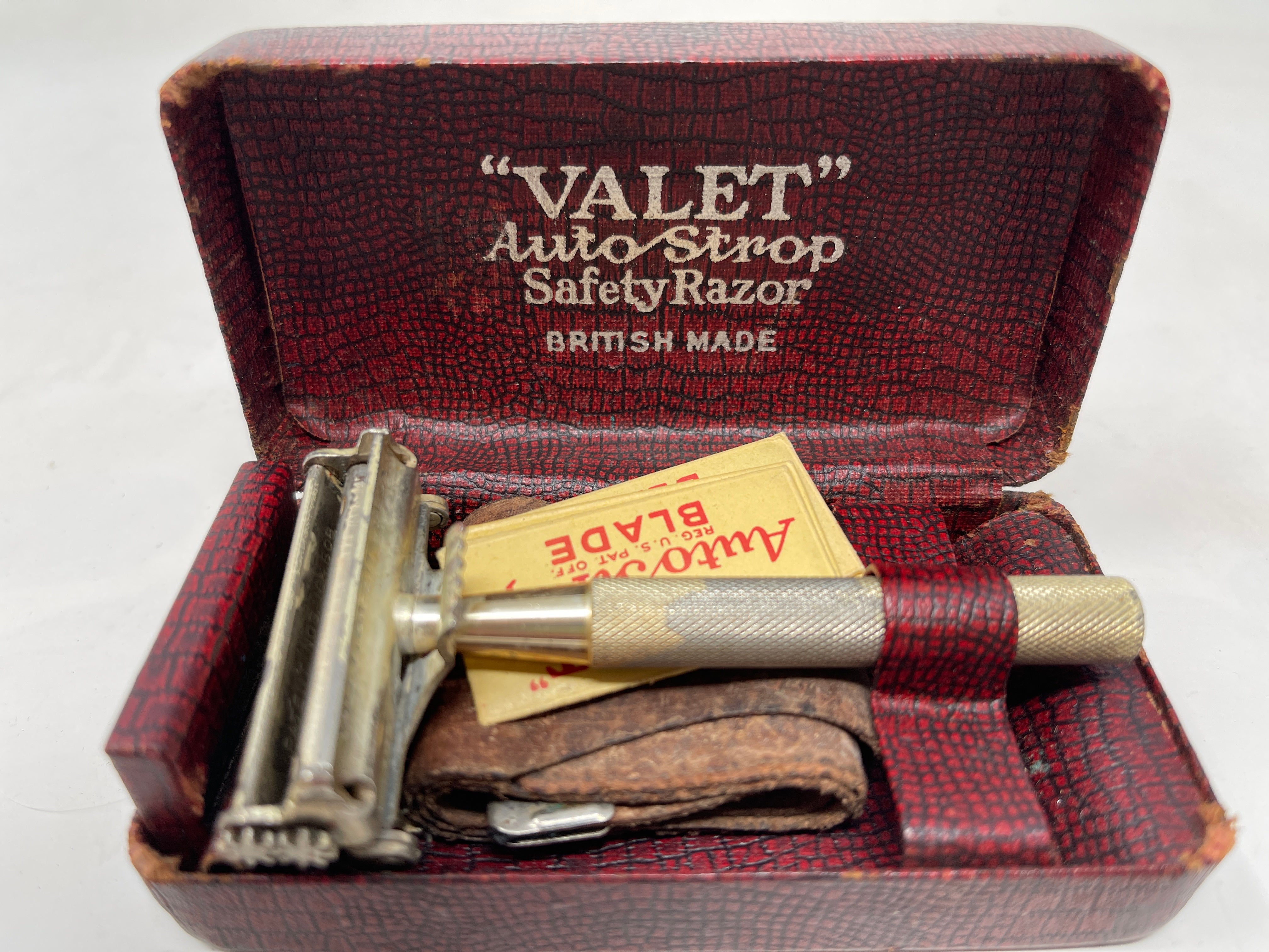 Vintage Vault Razor IMG_2221_1.jpg?v=1683661840