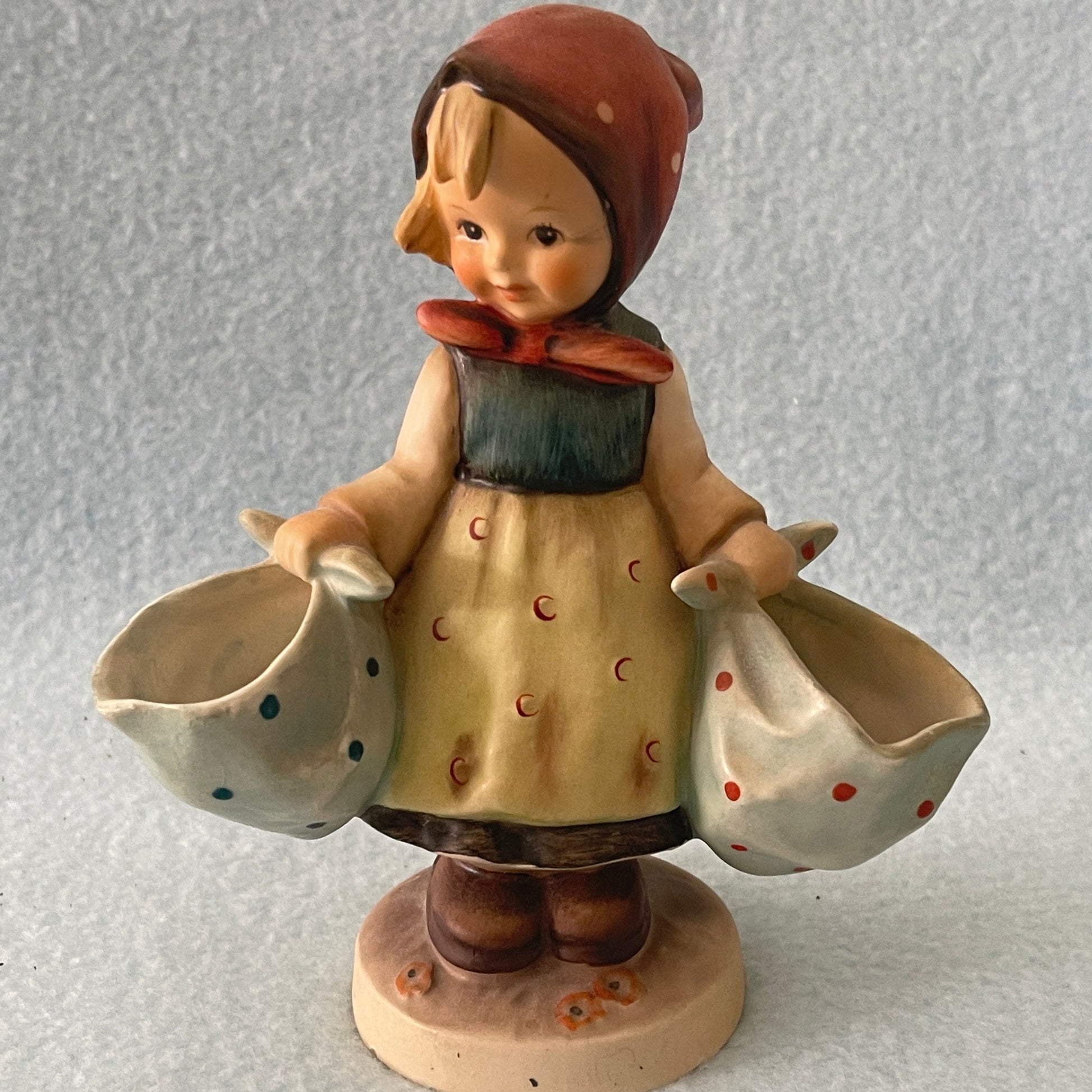 Hummel by Goebel Figurine - Mother's Darling