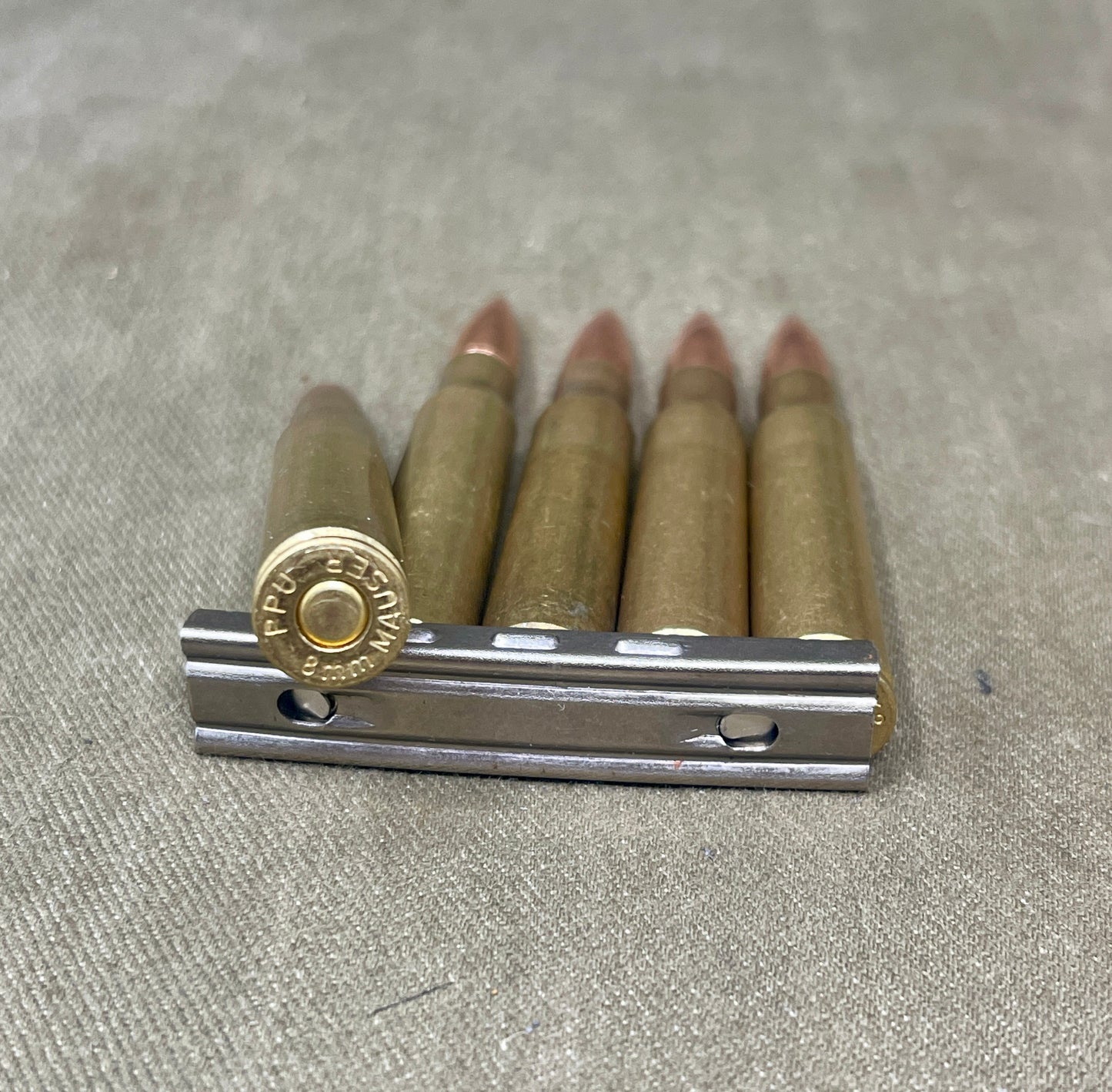 5 × INERT 7.92×57mm Rounds on Original Stripper Clip — Deactivated Display Set