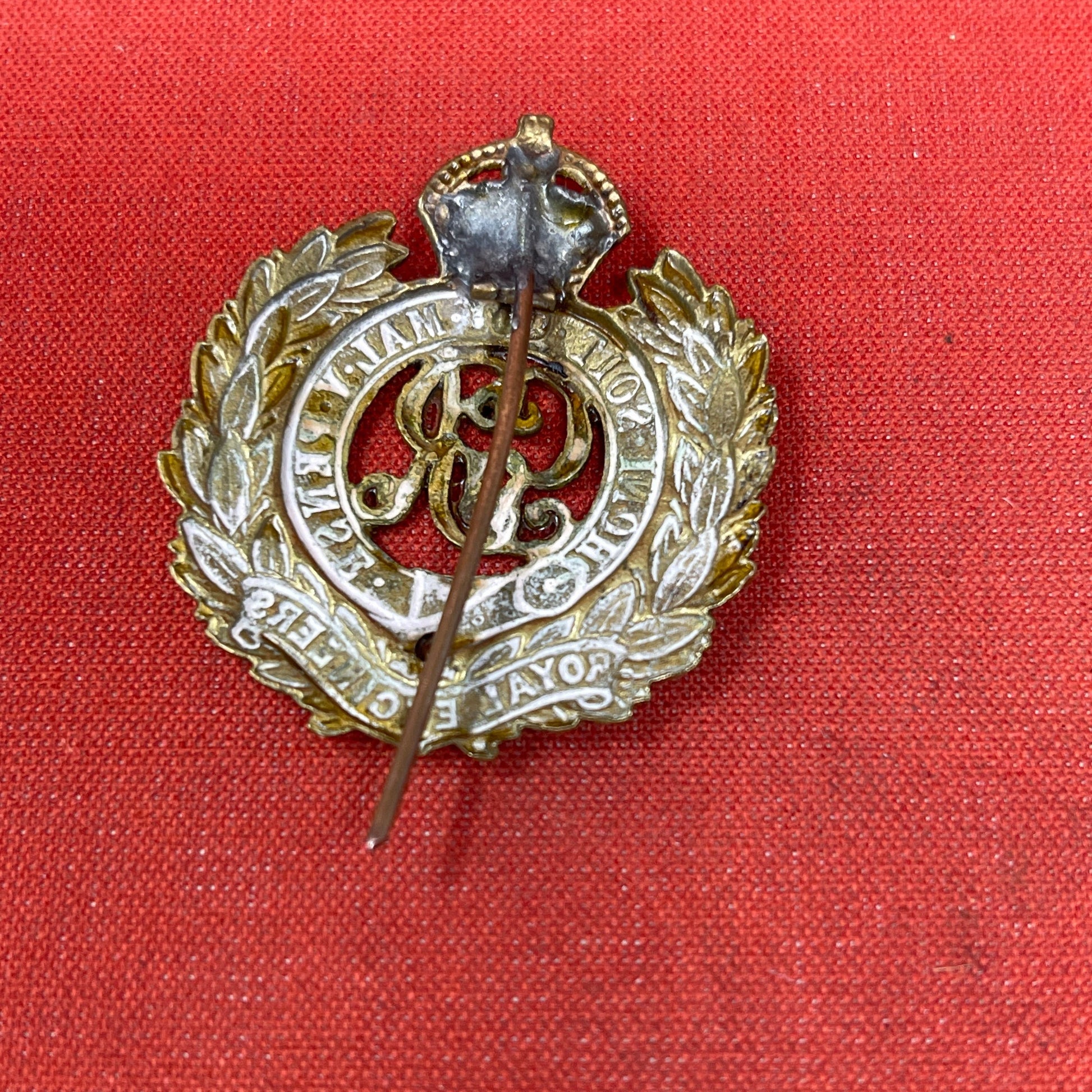 WWII Royal Engineers Brass Cap Badge