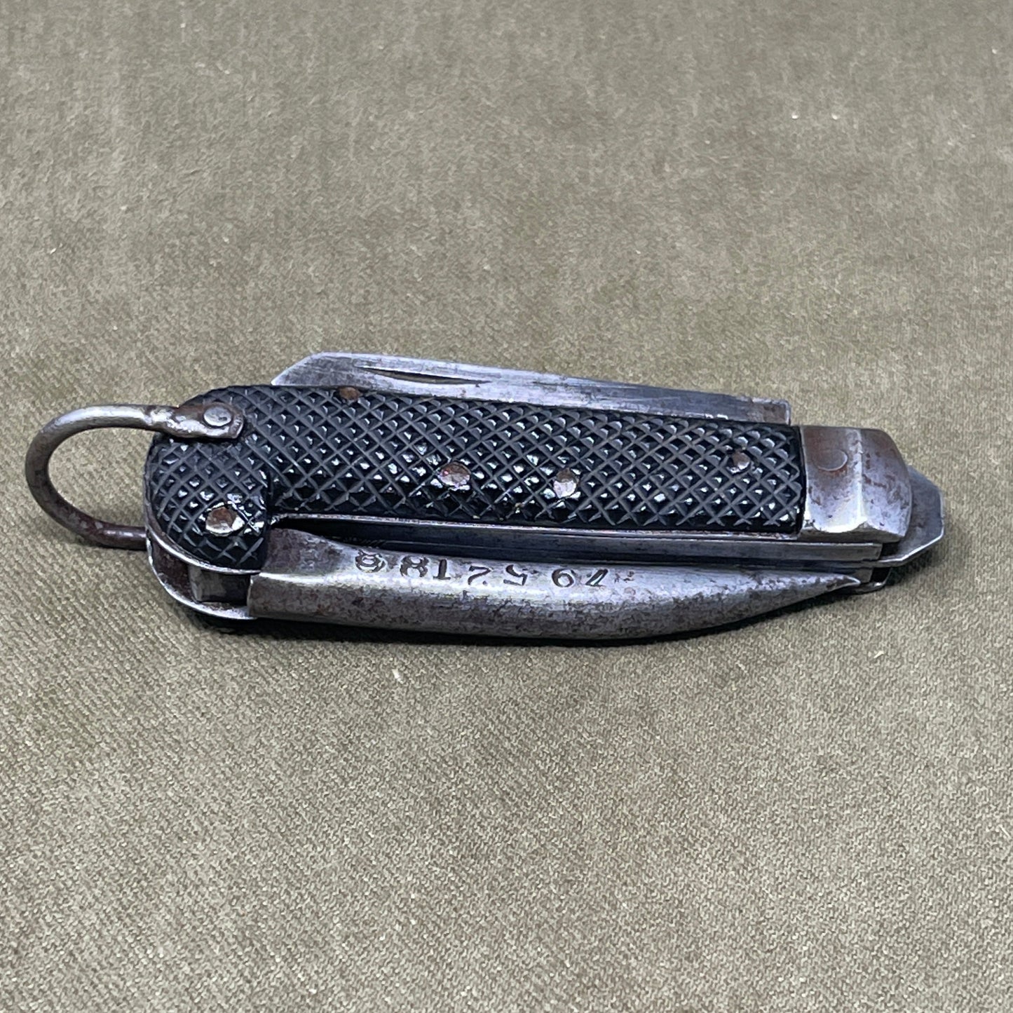 A nice example of a British 1943 Dated Pocket Jack Knife made by Humphreys Radiant of Sheffield  The blades are in good condition, the chequered Bakelite grip is intact and all the blades lock and close as they should. The steel can opener is in good condition