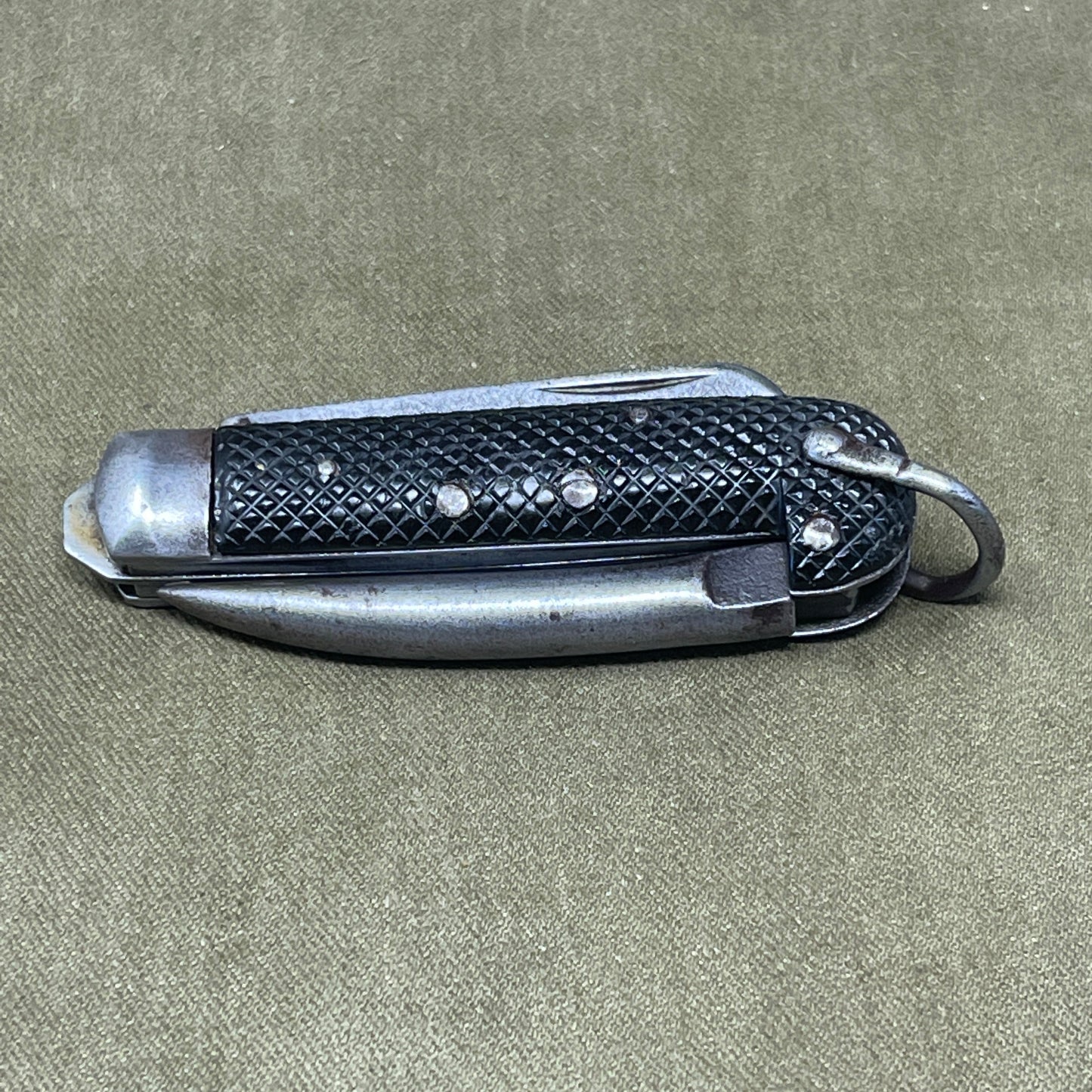 A nice example of a British 1942 Dated Pocket Jack Knife made by Clarke & Son of Sheffield  The blades are in good condition, the chequered Bakelite grip is intact and all the blades lock and close as they should. The steel can opener is in good condition