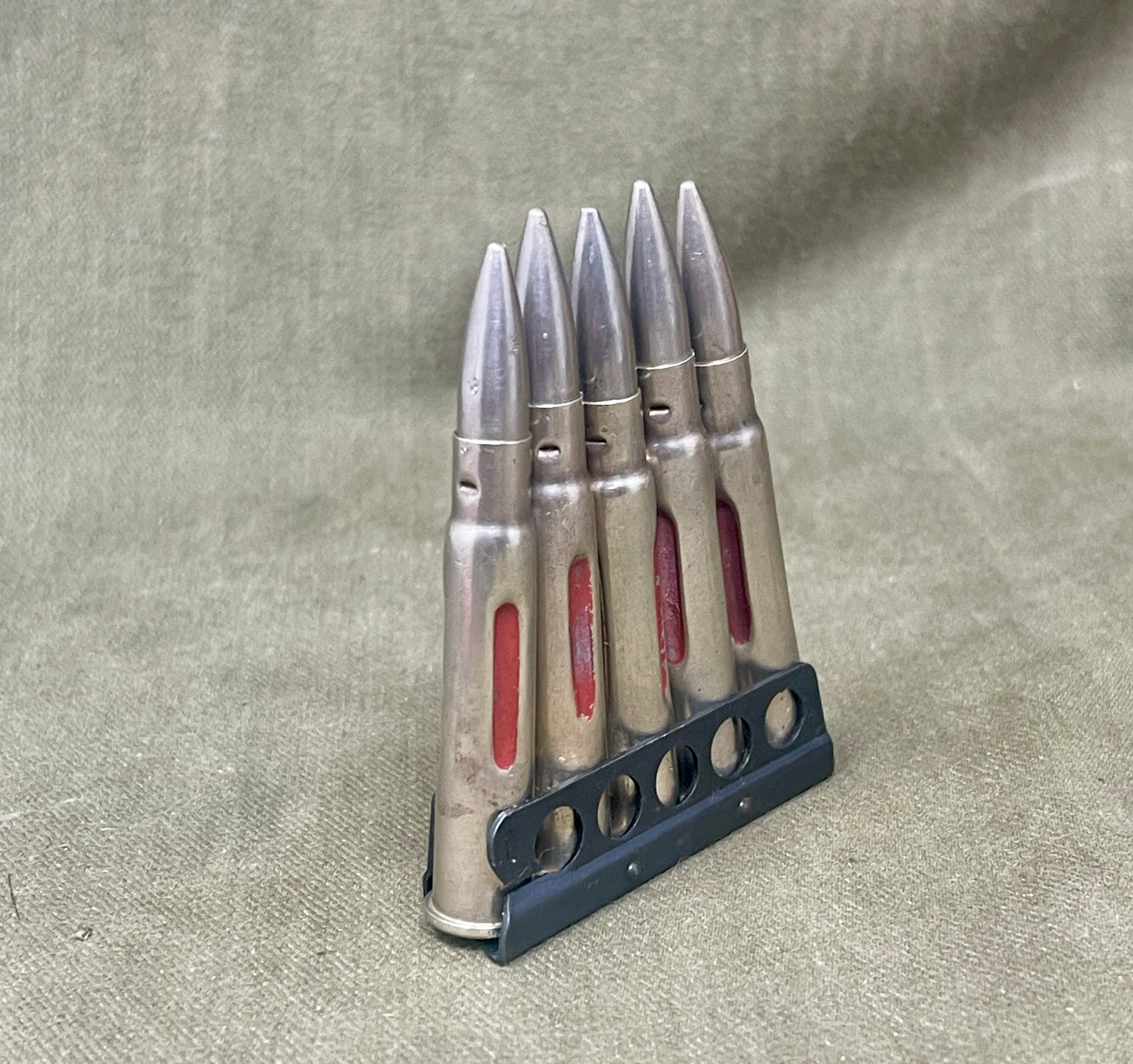 Charger of Five Mk6 .303 Drill Rounds – RL Royal Laboratory | Original British Drill Ammunition