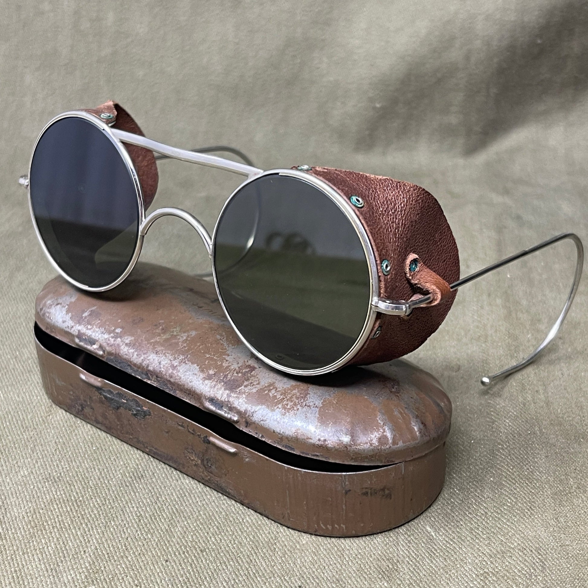 Original WW2 RAF Anti-Glare Sun Glasses & Air Ministry Storage Case