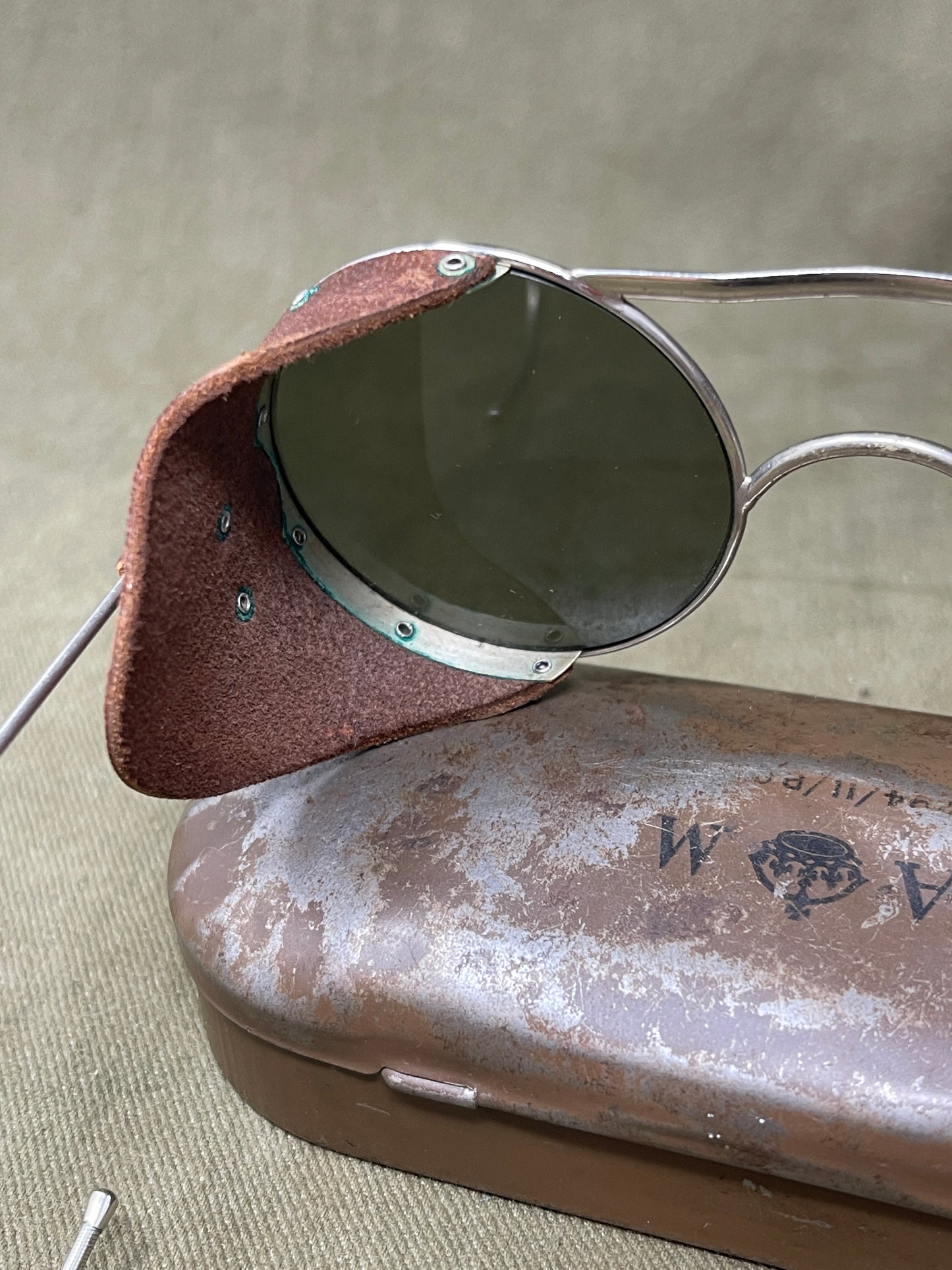 Original WW2 RAF Anti-Glare Sun Glasses & Air Ministry Storage Case