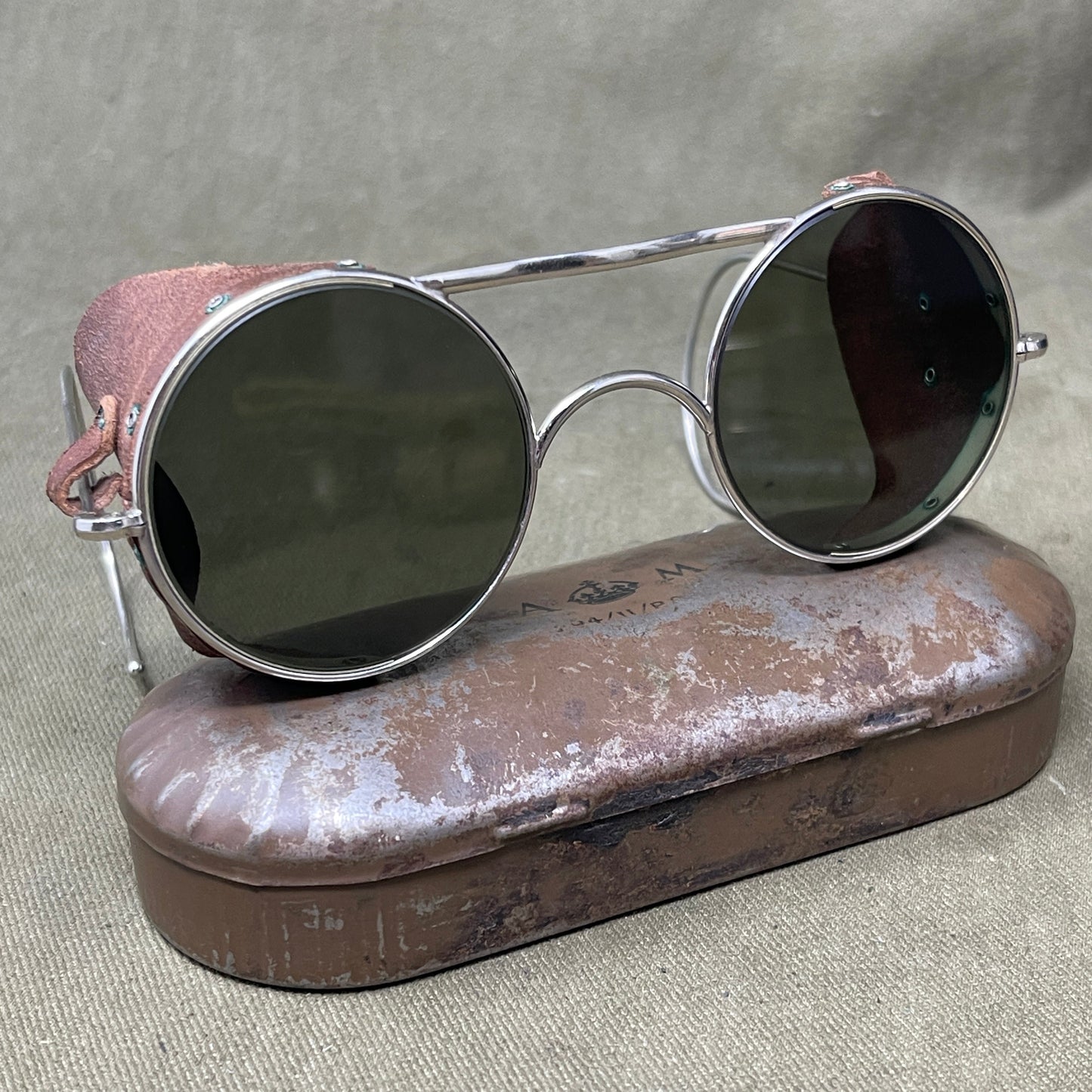 Original WW2 RAF Anti-Glare Sun Glasses & Air Ministry Storage Case