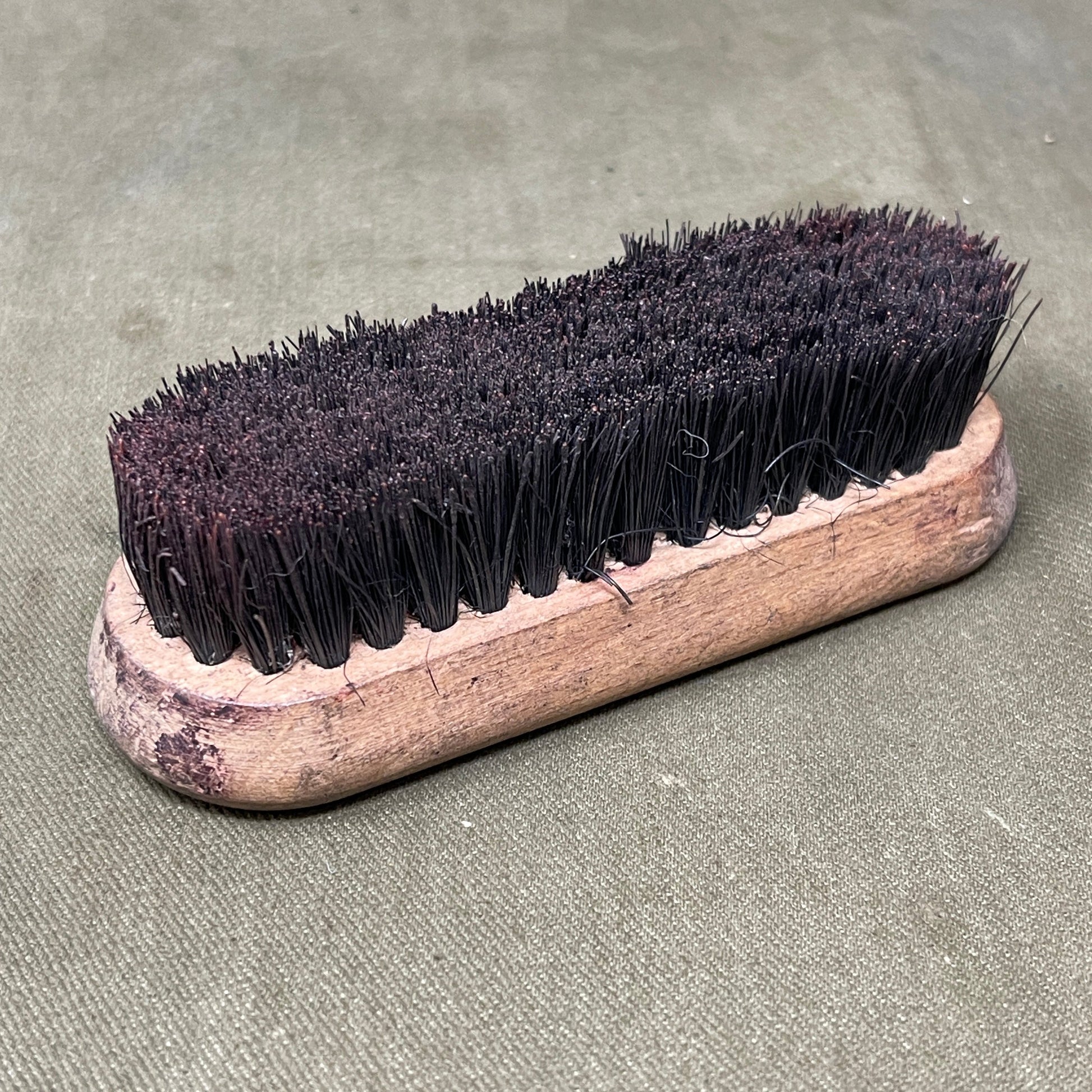 British Army WW2 1940 Dated Briton Bootbrush