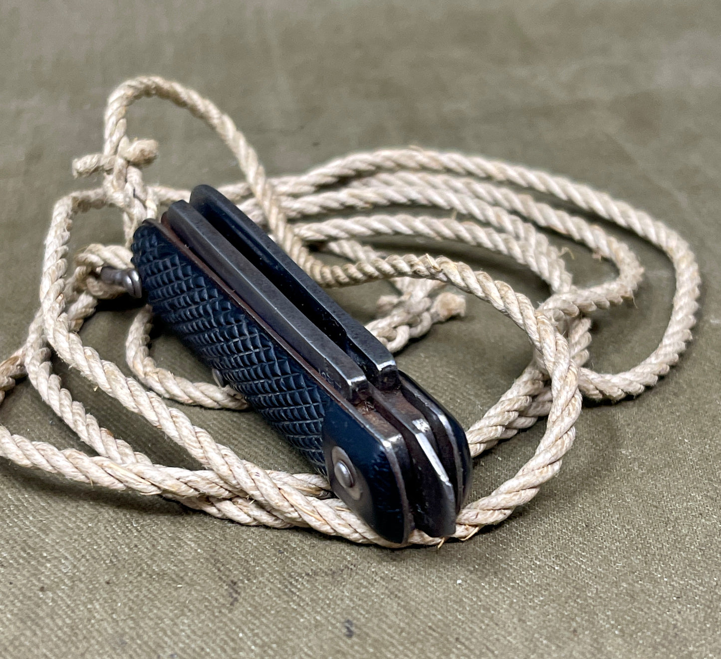 British 1946 Dated Pocket Jack Knife & Lanyard