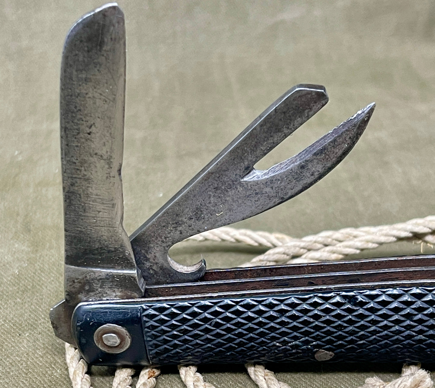 British 1946 Dated Pocket Jack Knife & Lanyard